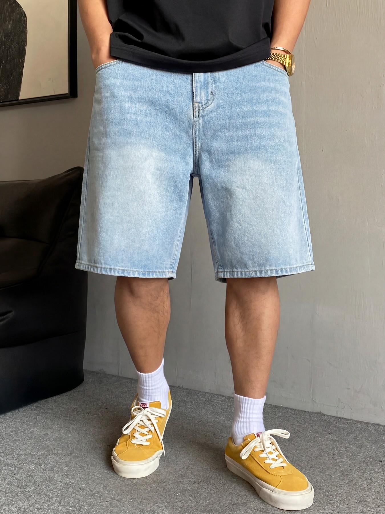 Men's basic light blue washed straight-leg denim shorts, casual, versatile and comfortable. Non-stretchy denim shorts with a regular straight-leg fit. Those who prefer a loose fit can order one size larger.