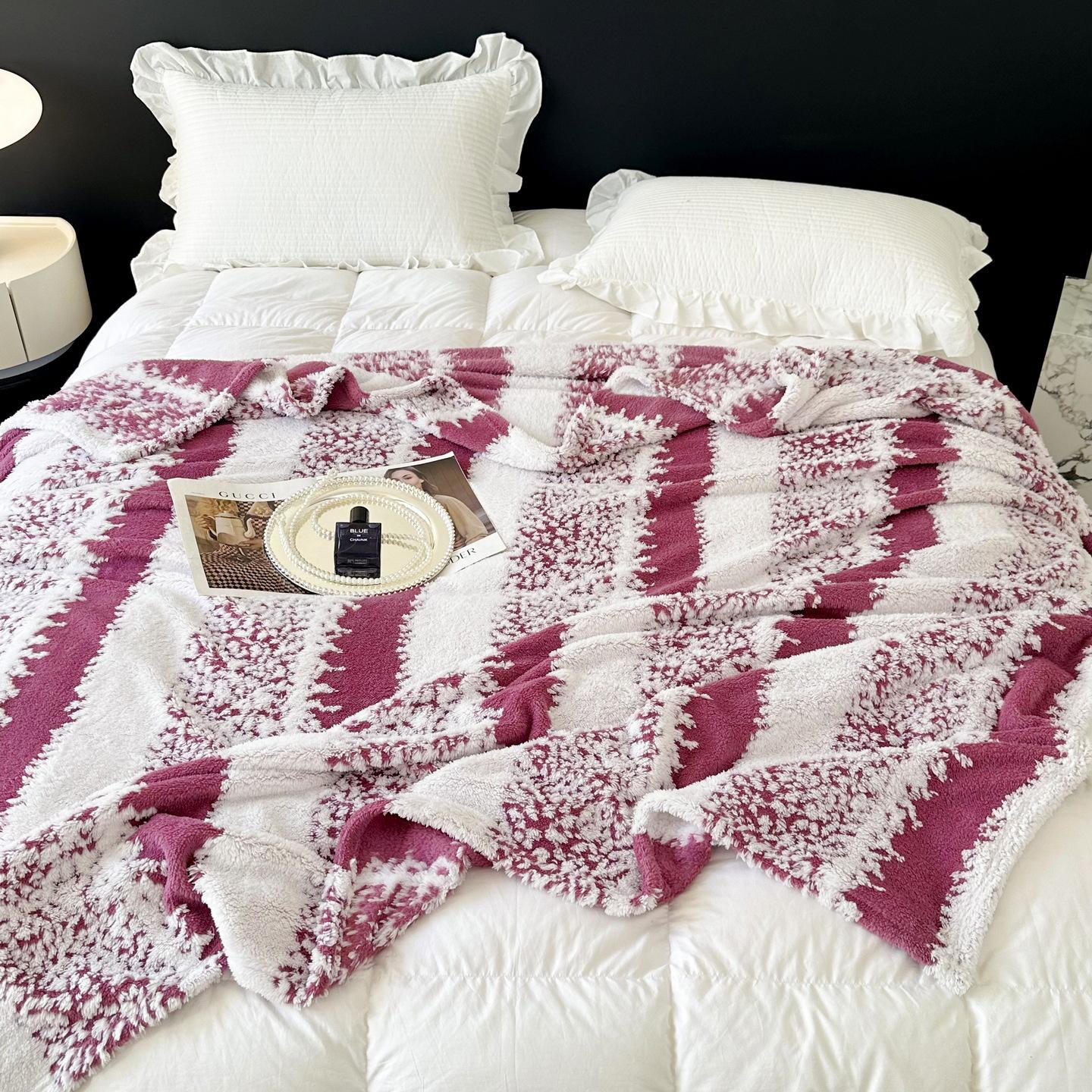 Wool cashmere nap blanket, comfortable and warm, suitable for use on sofa beds or office chairs.A lightweight and skin-friendly cover perfect for travel camping or at home. Great gift choice forfamily and friends