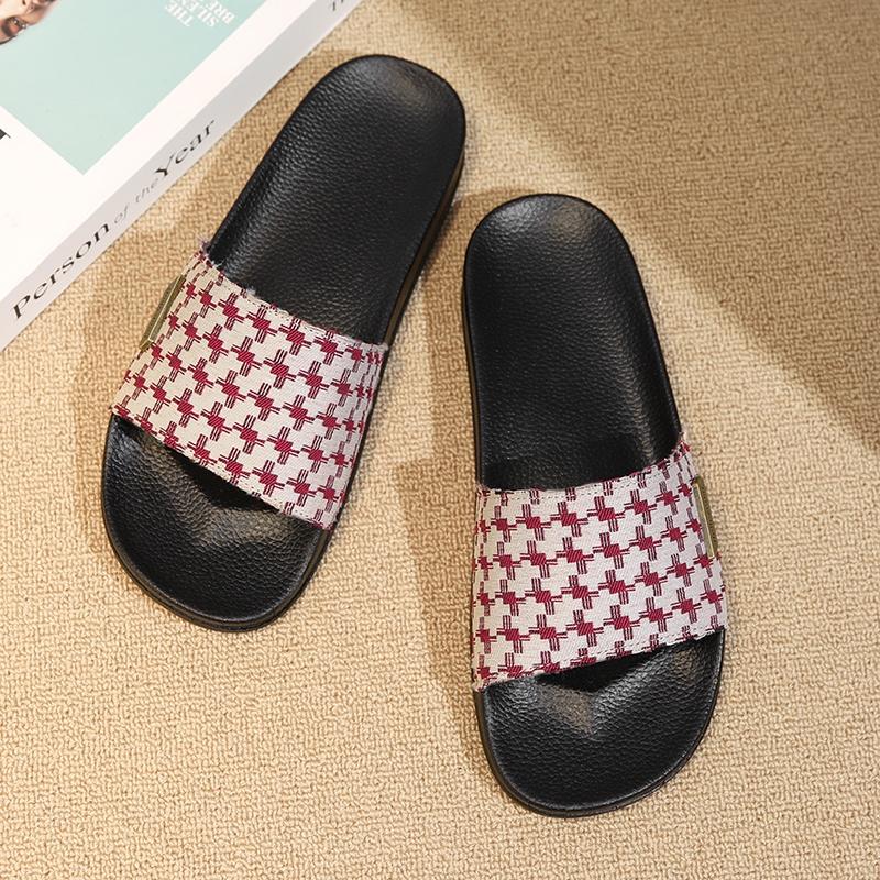 2026 Summer New Classic One-Strap Slippers for Couples, High-End Home and Outdoor Slippers, European and American Men's Style