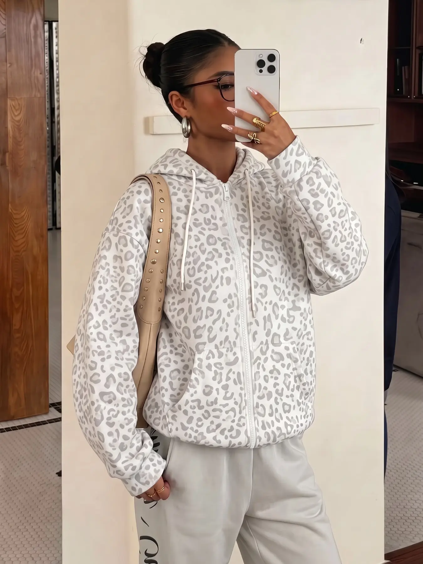 Women's Leopard Print Zipper Hoodie, Oversized Loose Fit Casual Kangaroo Pocket Jacket, Y2K Millennial Style Long Sleeve Streetwear Outerwear