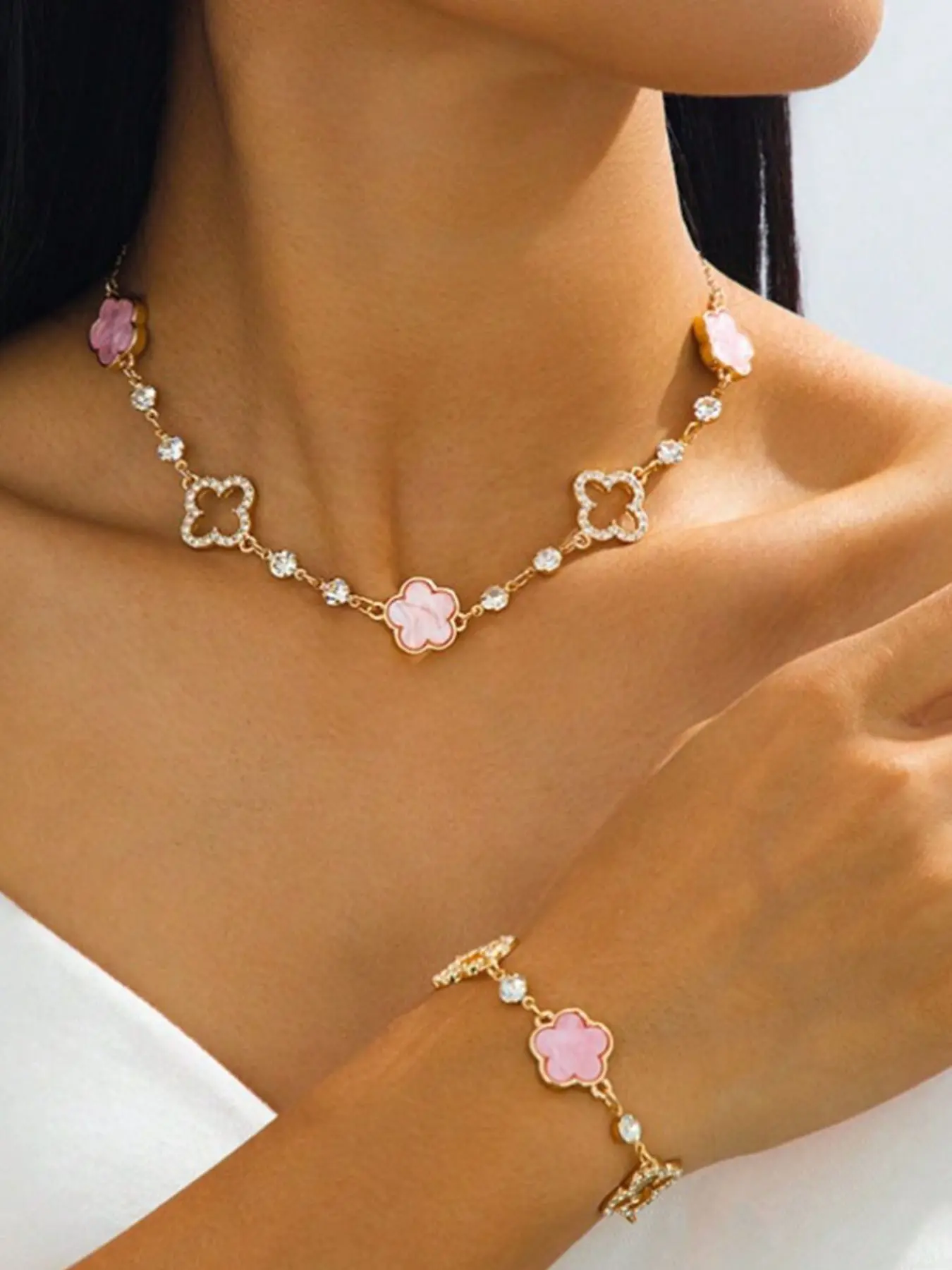 Women's Necklace and Bracelet Set, Elegant Floral Jewelry, Zircon Embedded Four-Leaf Design, Fashionable Daily Wear, Gift for Loved Ones