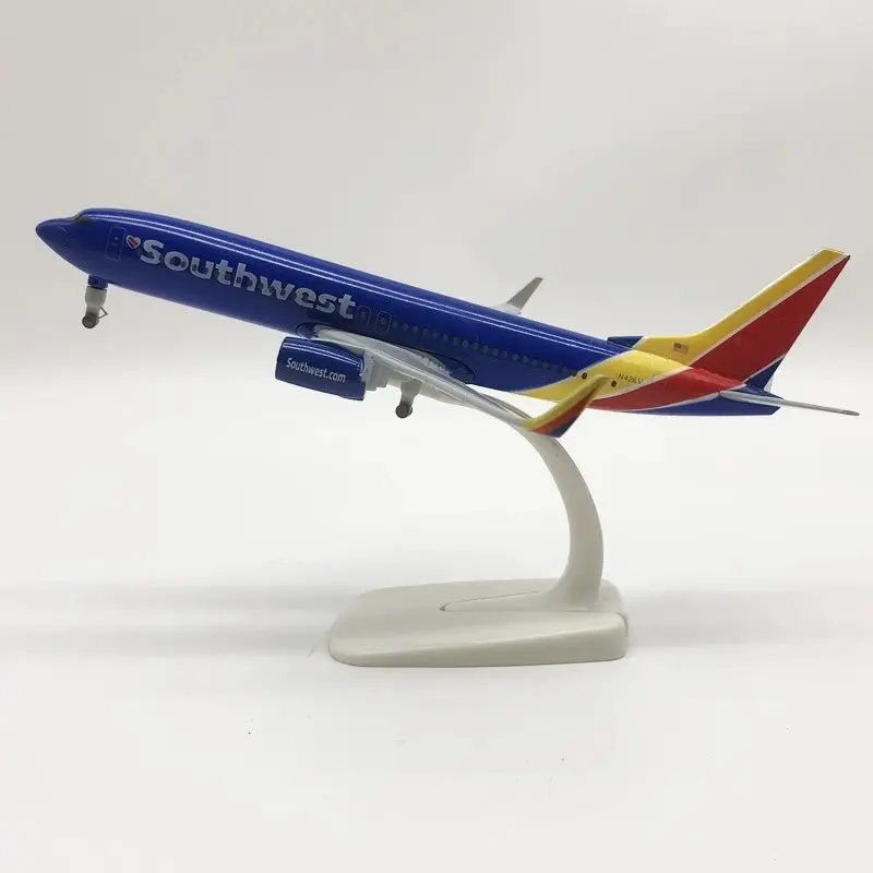 Southwest Airlines Boeing 737 Plane Toy, 20cm 1:400 Alloy Model with Landing Gear, Collectible Aircraft, Ideal Gift for Aviation Enthusiasts