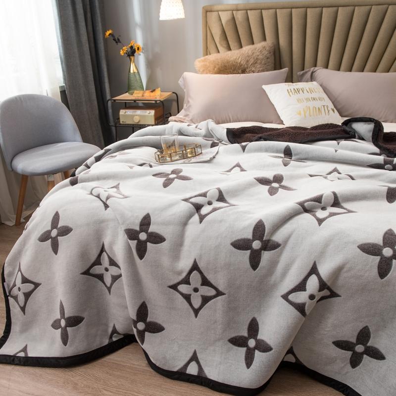 1pc Warm Comfortable Embroidered Arctic Velvet Blanket, Dual Layer Thick Composite, Suitable for Sofa and Bed