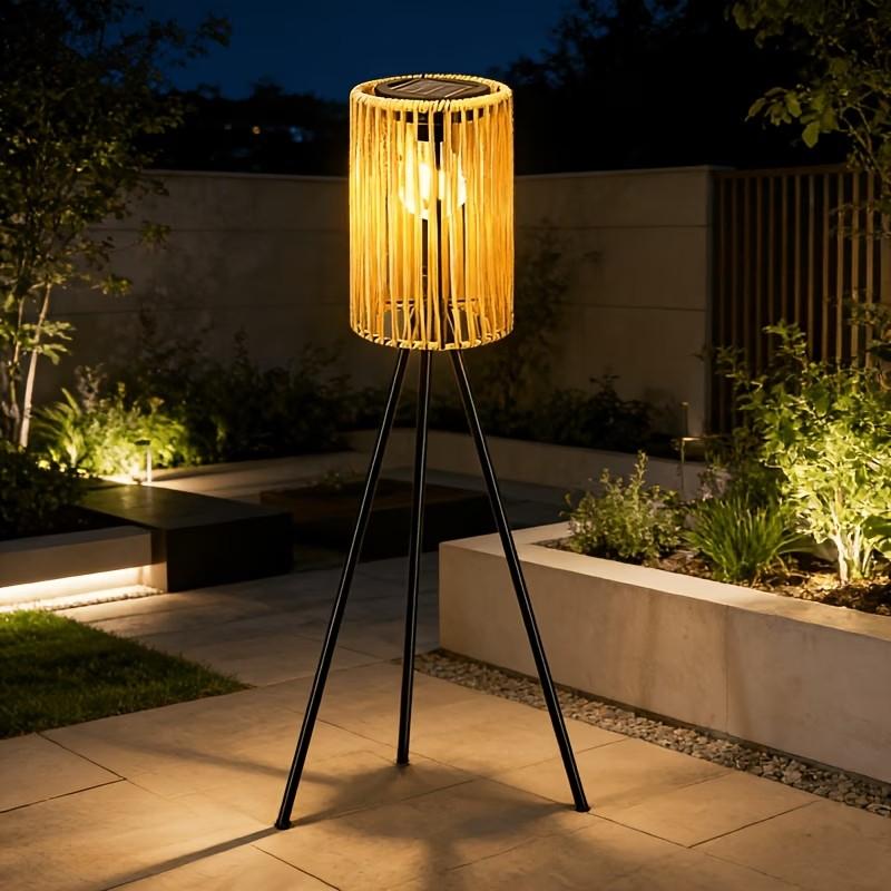 Solar-Powered Outdoor Floor Lamp Handcrafted Wicker Lantern Wrought Iron Tripod Lantern Housewarming Gift Rustic Indoor/Outdoor Decorative Lamp Garden Camping Party Atmosphere Light Light Source Sensor