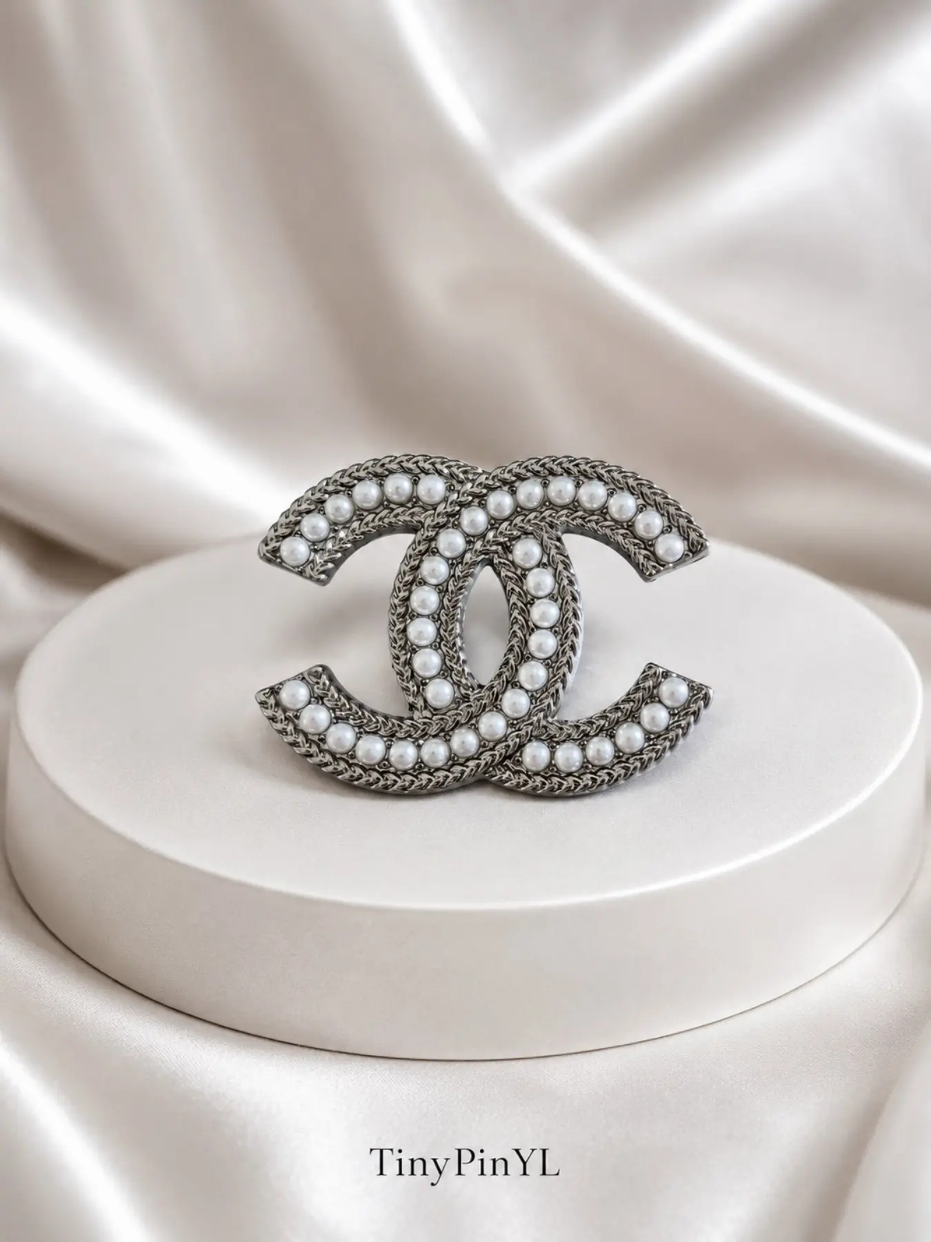 Versatile Pearl Brooch for All Seasons, Elegant Plain Design, Suitable for Collars Hats Scarves Necklaces Bags, Batch Number 202607
