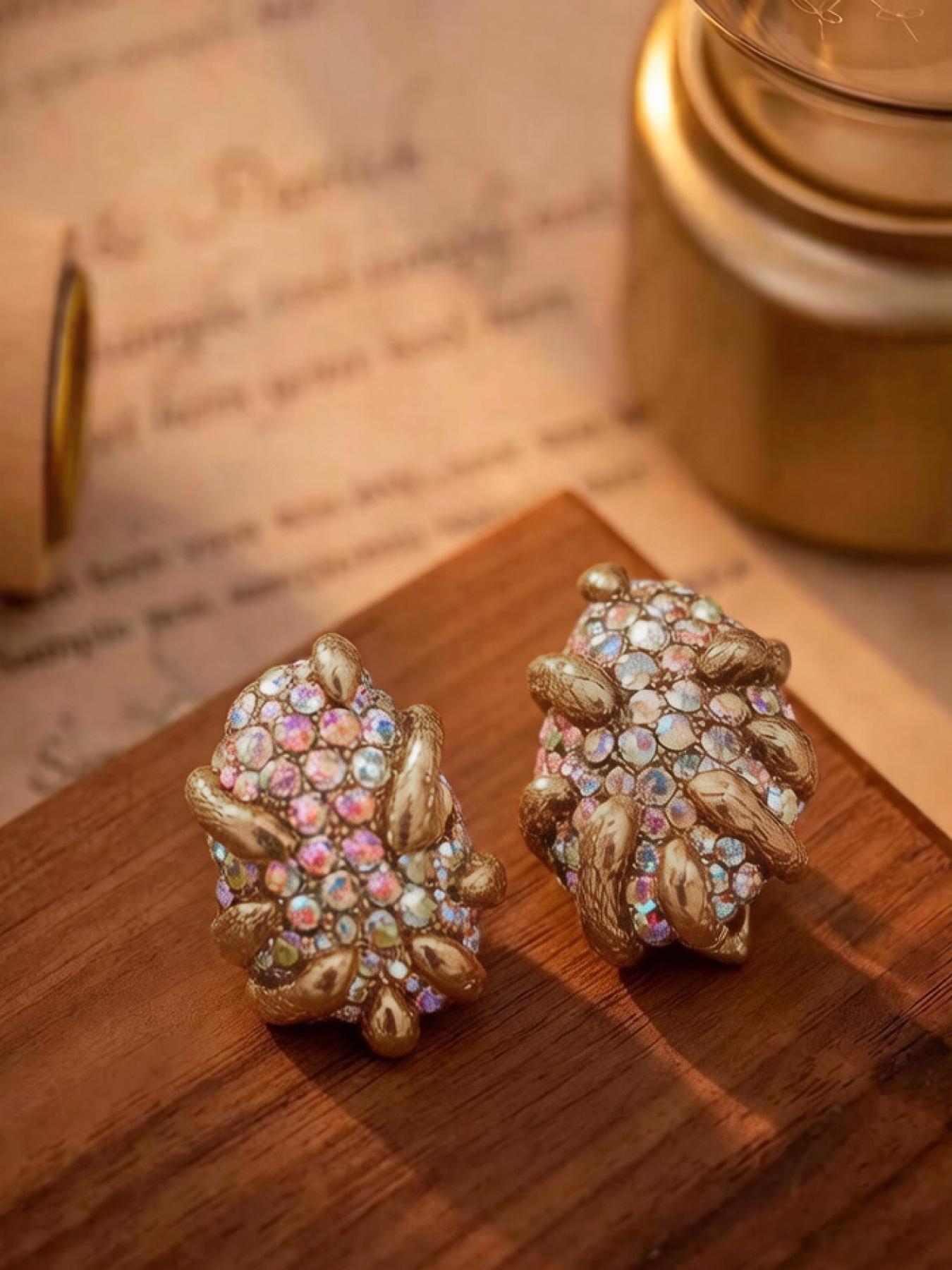 1 pair of retro and fashionable geometric earrings, suitable for daily commuting, vacation and dating, and also a surprising and exquisite small gift.