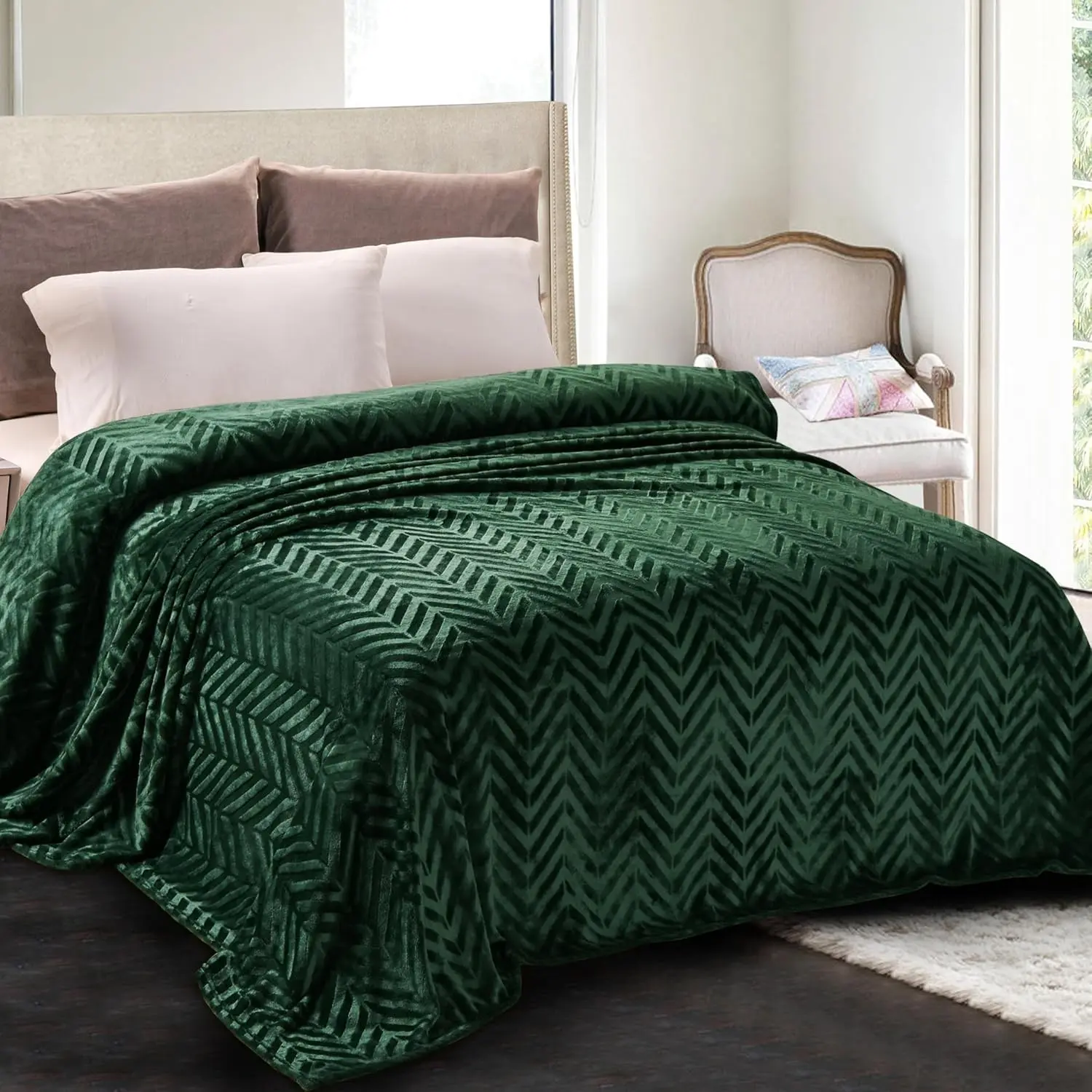 Flannel Fleece Bed Blanket Queen Size, Emerald Green | Lightweight Breathable Soft Bedspread, Plush Fluffy Coverlet Chevron Design Decorative Blanket for All Season, 90x90 Inch
