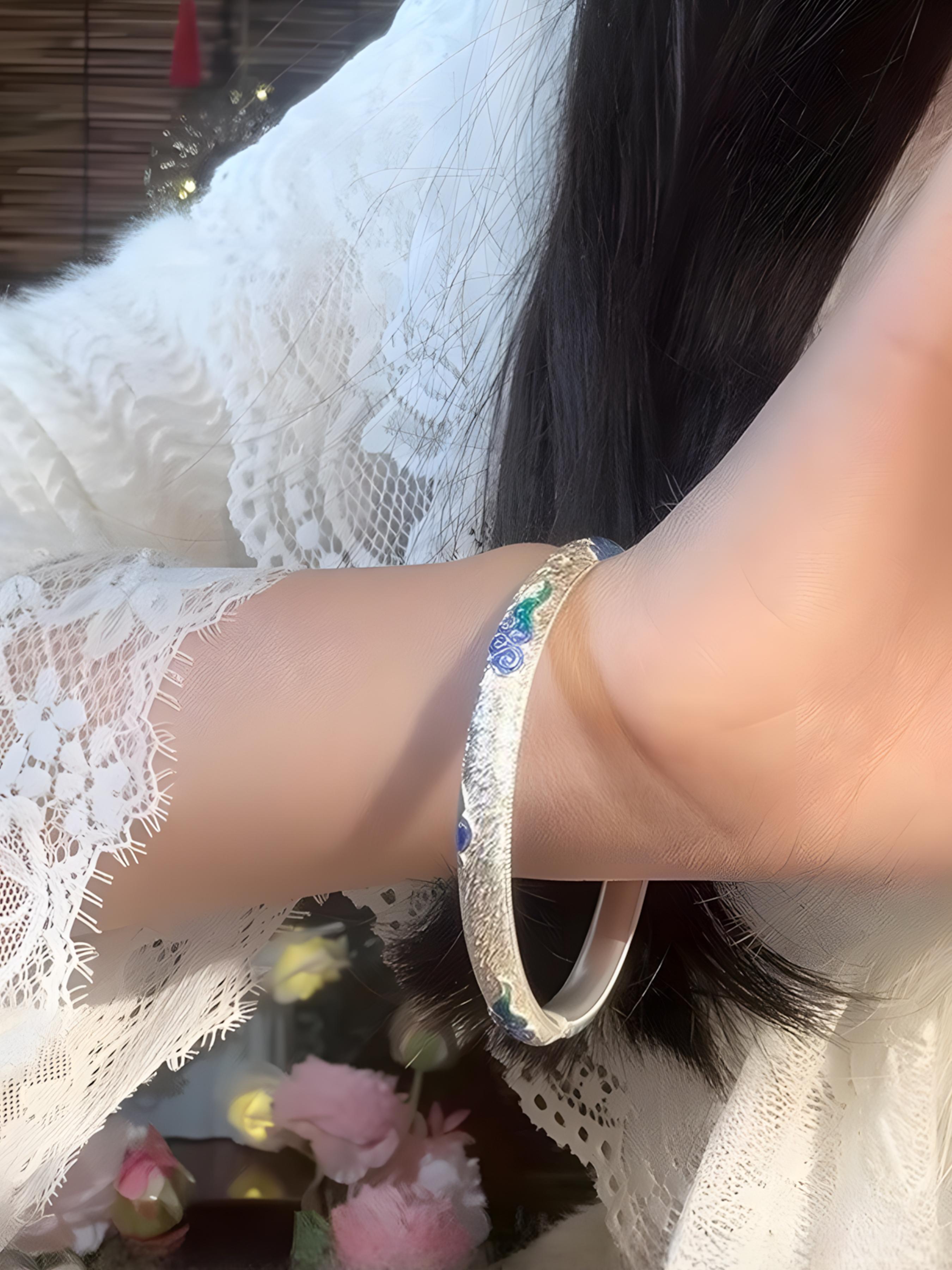 Elegant Silver Color Bangle Bracelet, Perfect Gift in Luxury Box, Ideal for Wife, High-End Versatile Jewelry, Premium Quality