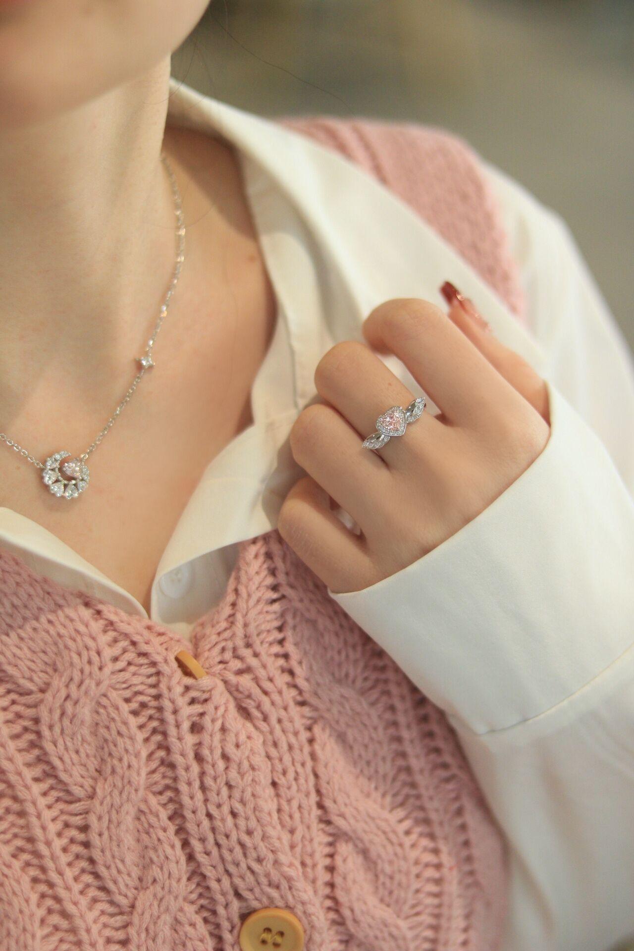 【#283 Flying Heart】0.5Carat Clear/Sakura Pink Heart Synthetic Moissanite Ring in 925 Sterling Silver Gift for her Birthday Mother's Day 【#283 Flying Heart】0.5Carat Clear/Sakura Pink Heart Synthetic Moissanite Ring in 925 Sterling Silver Gift for her Birthday Mother's Day