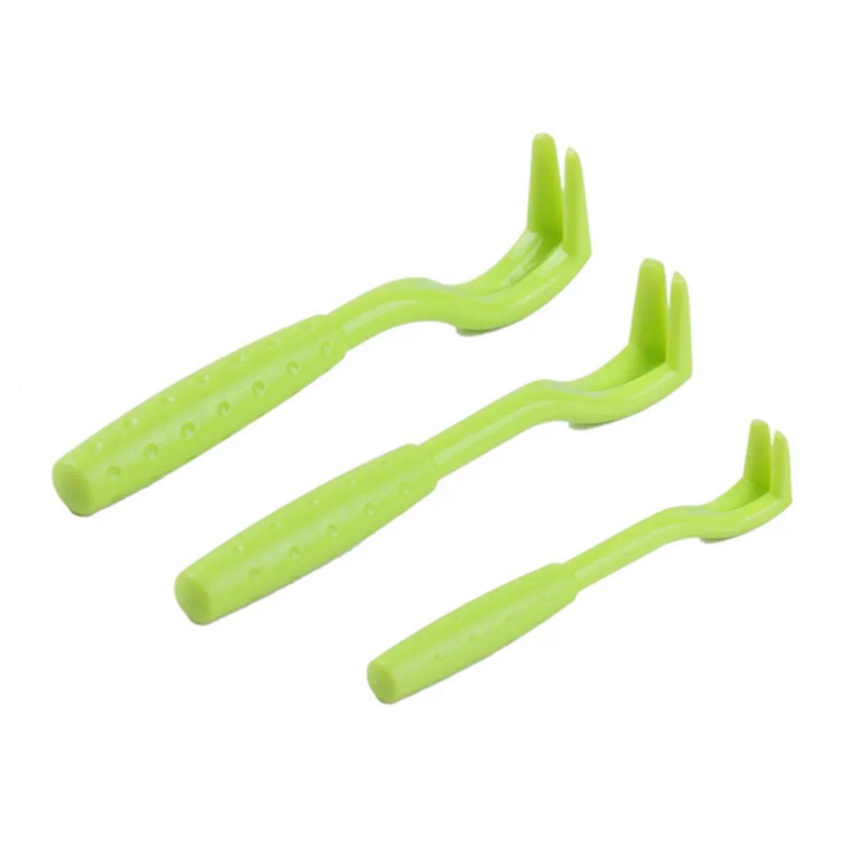 Lice removal tools include lice tweezers, flea combs, magnifying glasses, and dog lice removal tools. Lice removal tools are suitable for dogs, cats, and pet lice combs