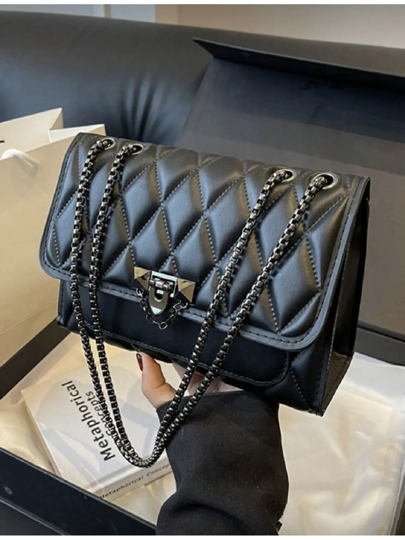 Minimalist Fashion Embossed Diamond Square Bag Lock Closure Flap Opening Metal Chain Strap Shoulder Bag for Women Daily Casual Use
