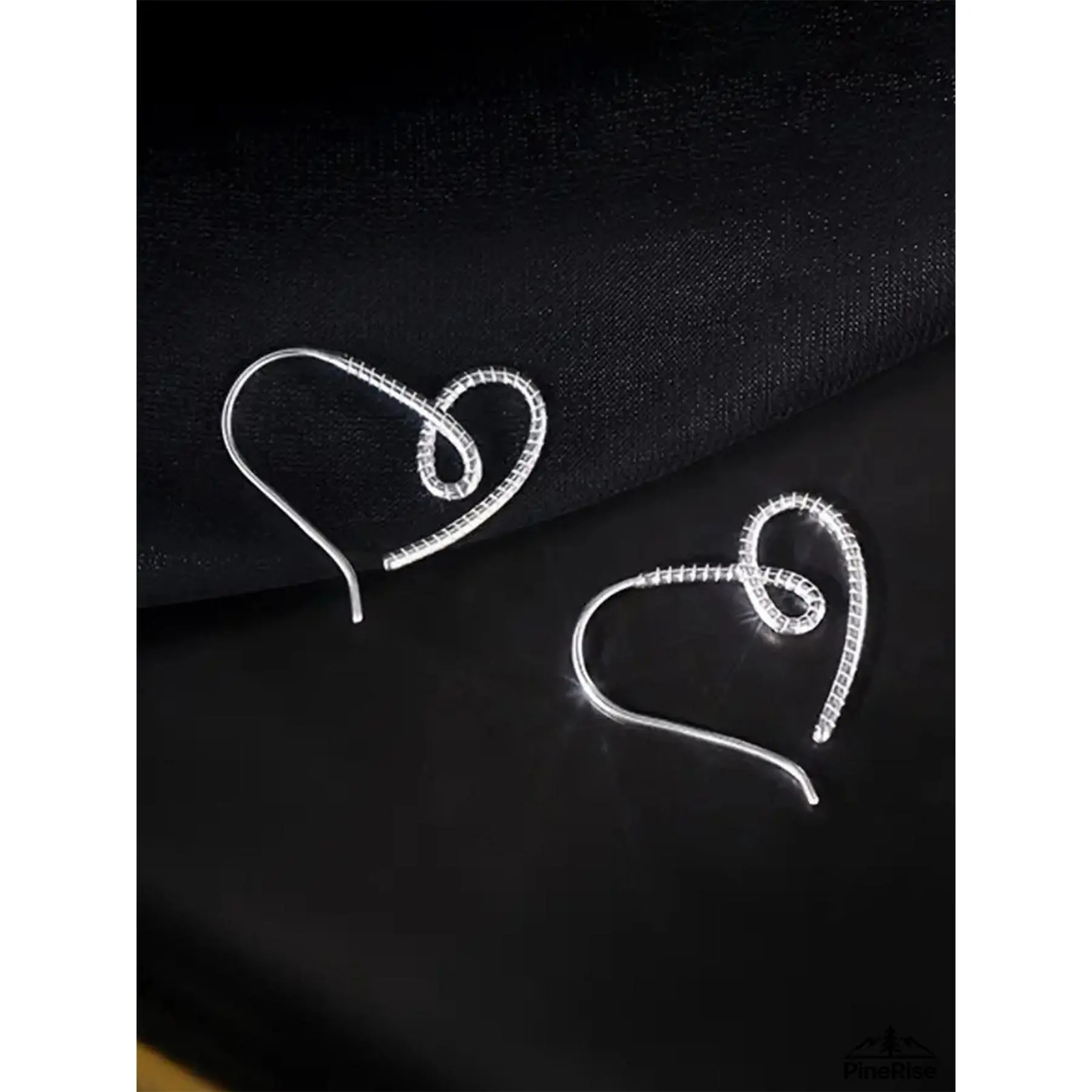 Women Elegant Heart Shape Dangle Earrings Lightweight Minimalist Trendy Jewelry For Party Daily Outfit Indoor Leisure Styling
