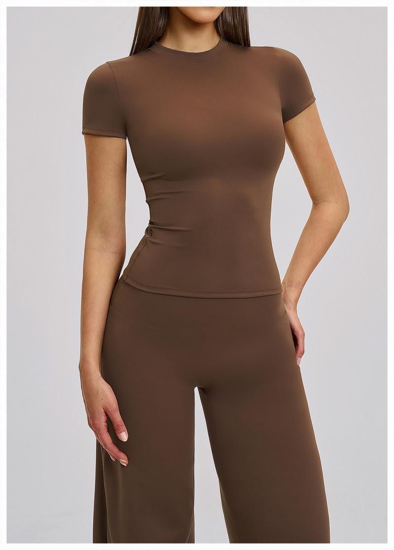 Solid color sports T-shirt, round neck, slim fit, stretchy fabric, suitable for yoga and gym workouts, women's sportswear, sporty style clothing, fitness shirt, workout top, loose-fitting gym shirt