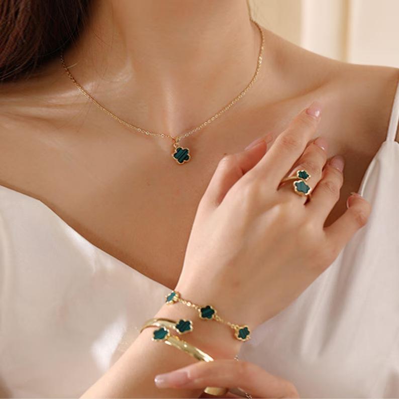 Lucky Flower Alloy Jewelry, Lucky Flower design,Neckline, Artemis bracelets, bracelets, rings, CloverJewelry, four-leaf clover garland. Elegant Gift