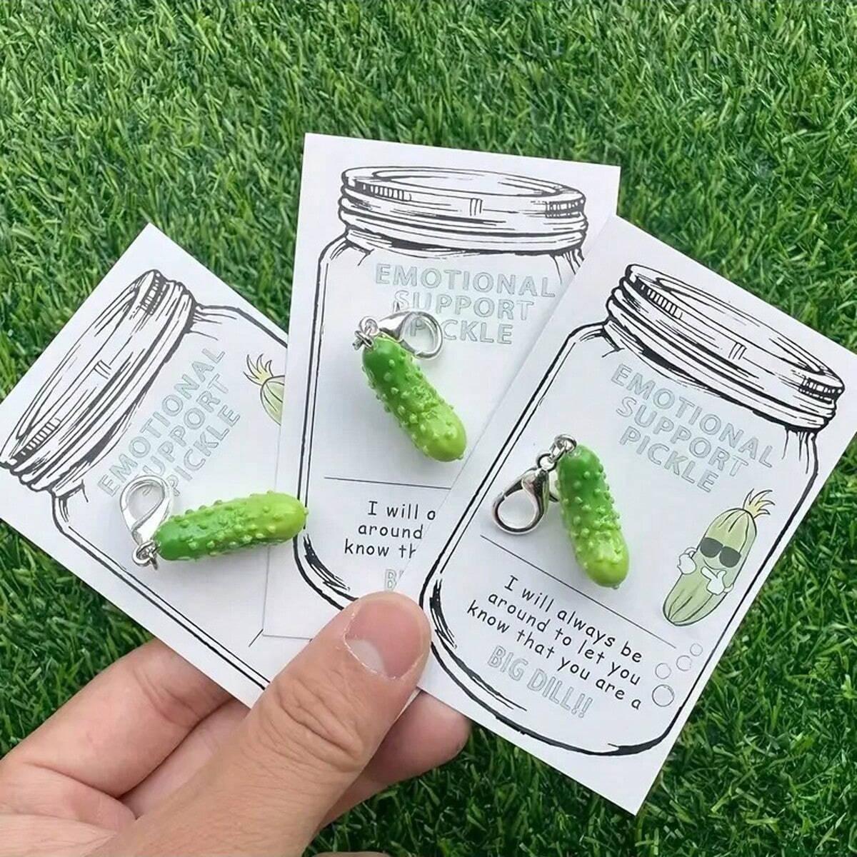 Mini Emotional Pickle Resin Keychain, Novelty Cucumber Pocket Card, DIY Hug Greeting Card, Stress Relief Cards, Creative Vegetable Gift