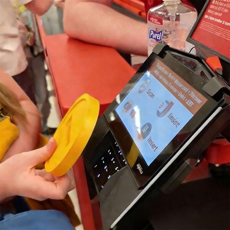 Novel Payment Card Sleeve: A storage sleeve designed specifically for "contactless payment" credit cards, featuring a coin-shaped design ideal for everyday use.