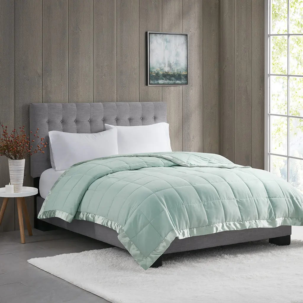 Nokaa Lightweight Down Alternative Blanket with Satin Trim Full/Queen Size – Soft Cozy Bed Blanket for All Seasons, Hypoallergenic, Breathable, Machine Washable, Seafoam