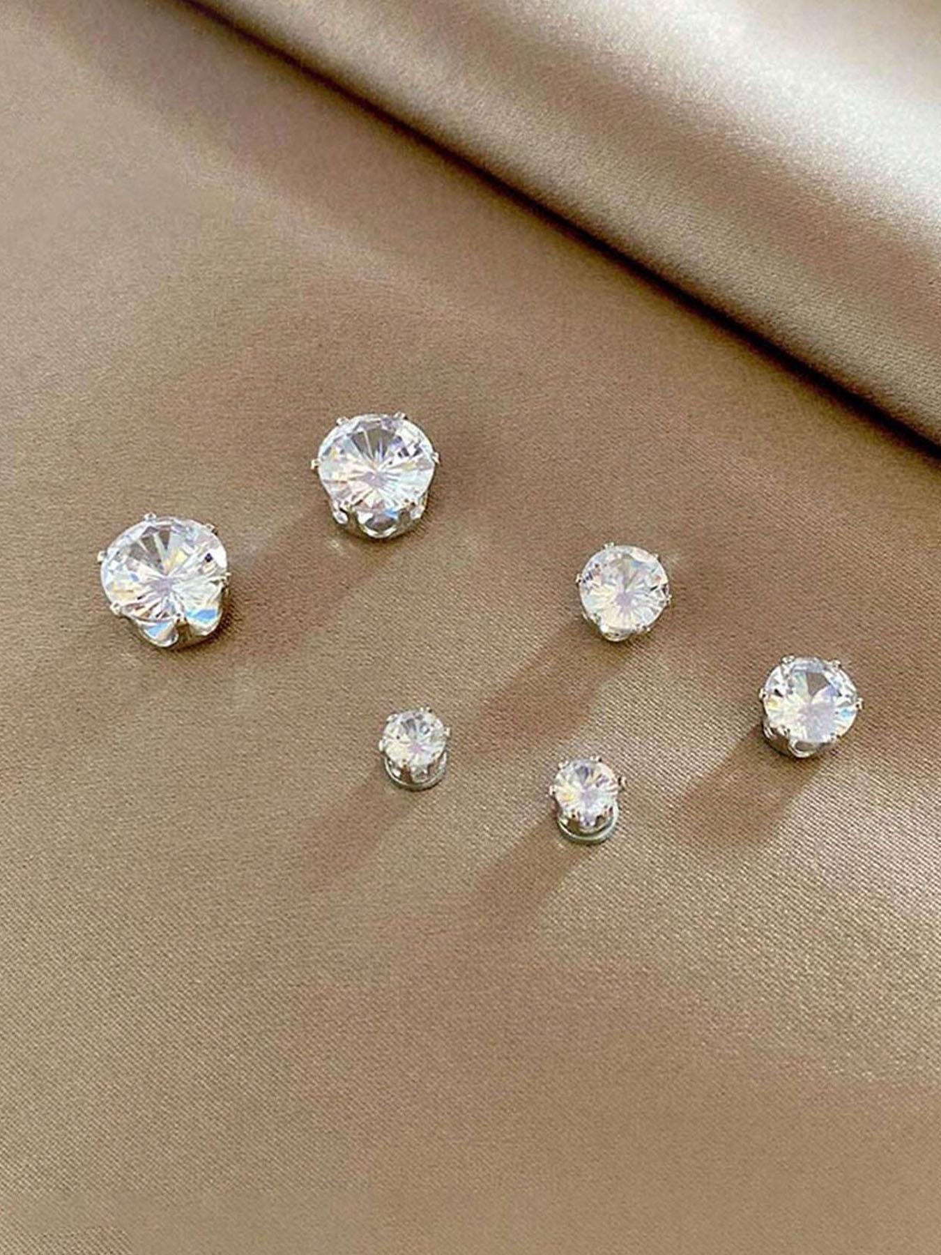 Sparkly magnetic clip-on earrings. No piercing, hypoallergenic & comfortable. Unisex stylish design for all occasions. Lightweight and easy to wear. Ideal jewelry for everyone.