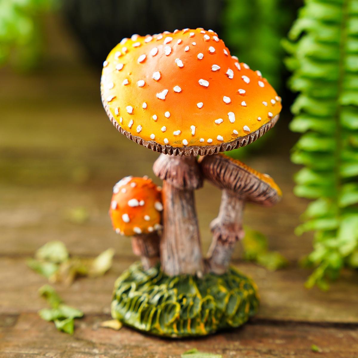 Resin Mushroom Decorative Figurine, Hand-Painted Garden Ornament, Realistic Three Small Mushrooms Design, Home Yard Decoration