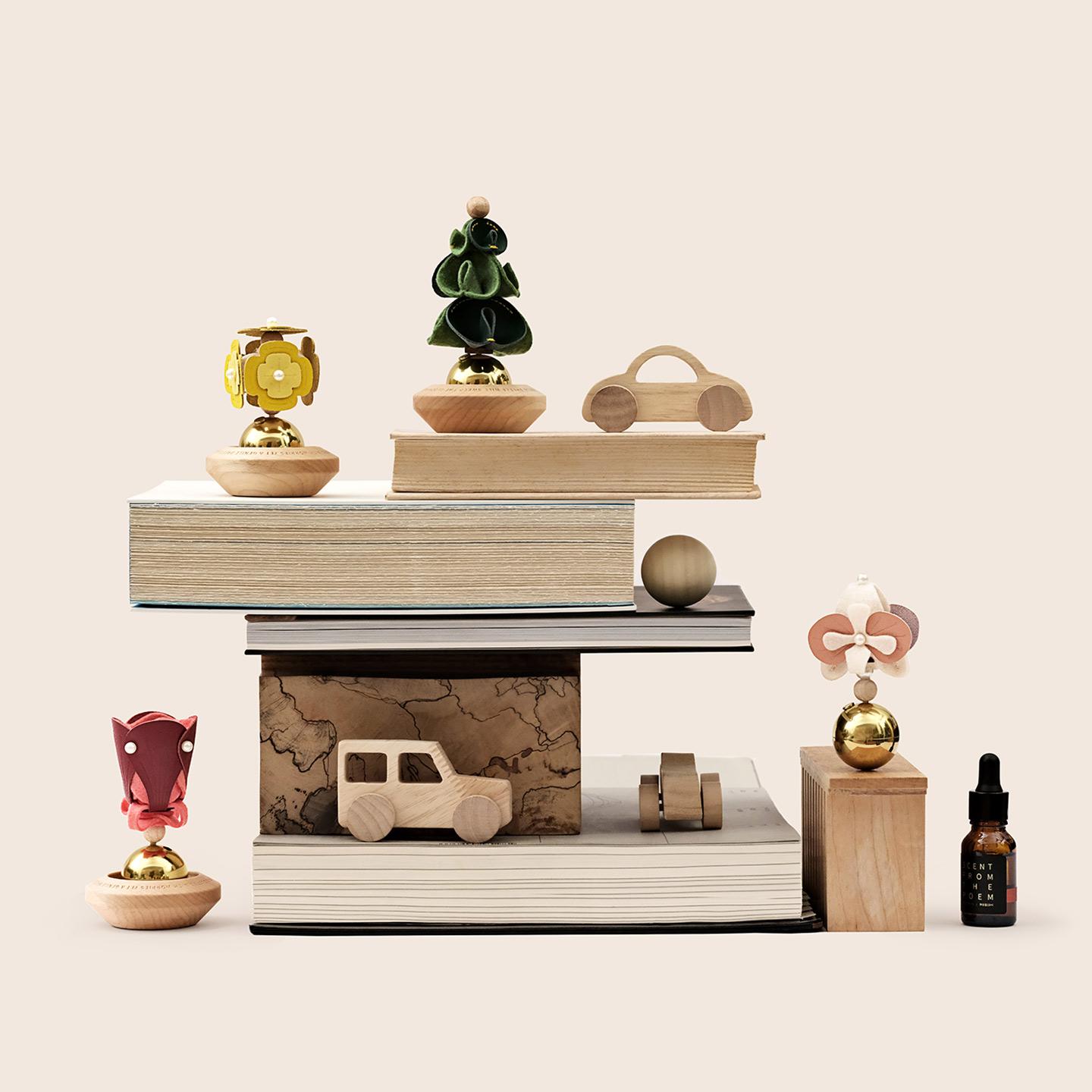 Aesthetic Spinning Car Air Freshener & Desk Decor, Wooden Floral Essential Oil Diffuser, Kinetic Aromatherapy Ornament for Auto Home Office, Cute Car Accessories & Zen Room Decor Gift & love gift gift for him/her