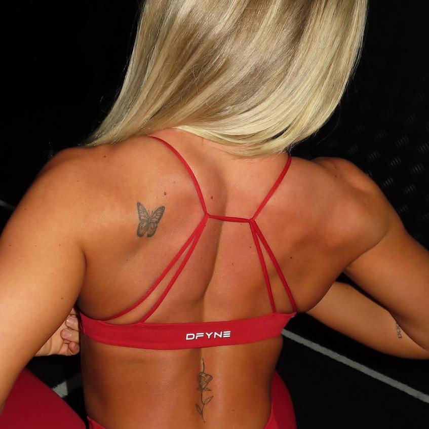 (with logo) DFYNE Seamless Twist Back Sports Bra – Thin Straps Open Back No-Trace Beautiful Back Yoga Running Fitness Bra for Women