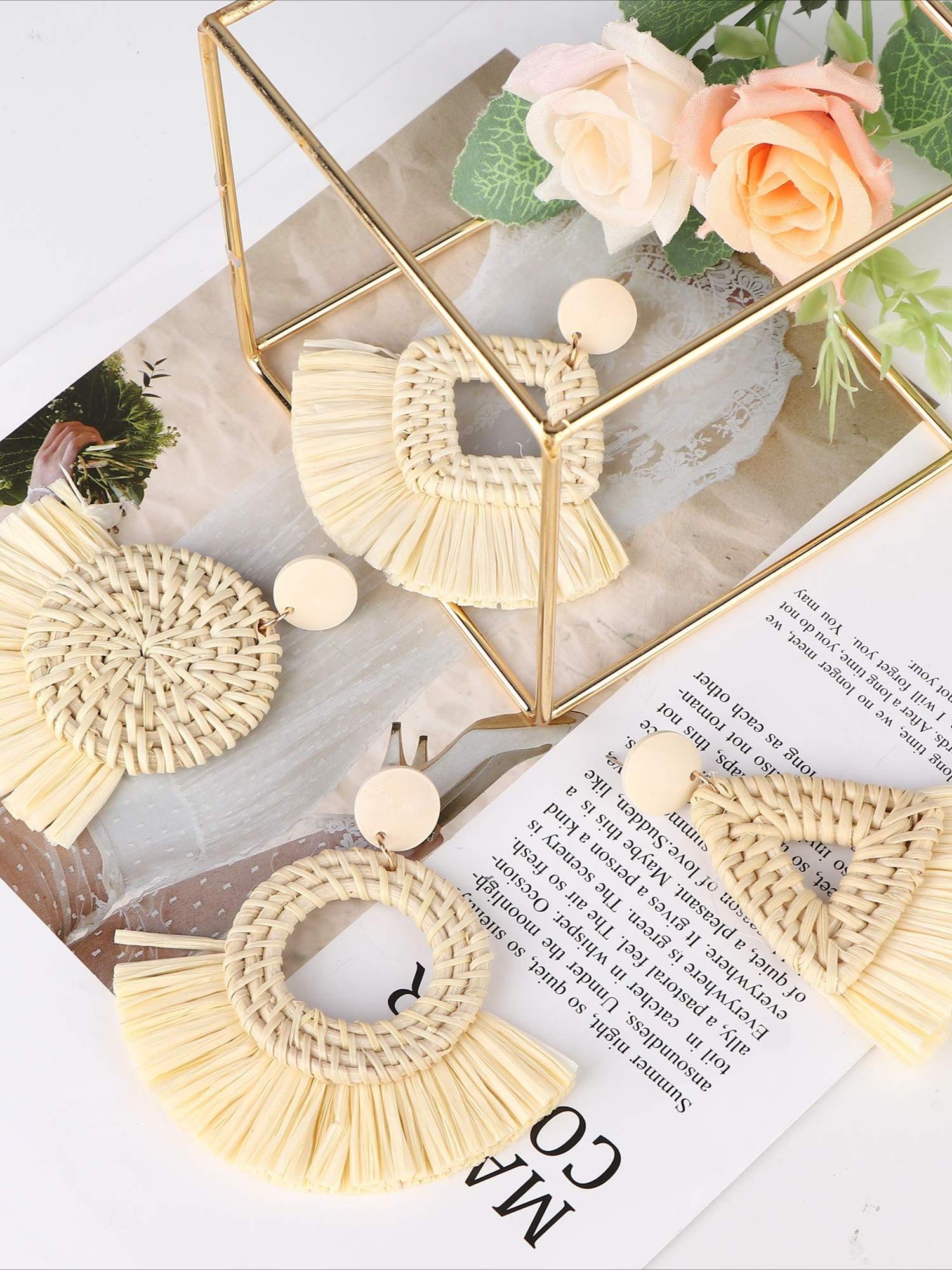 1 Pair Bohemian Beige Rattan Raffia Fringe Dangle Earrings for Women Men Handmade Natural Woven Straw with Elegant Wooden Decor Lightweight Fashionable Hypoallergenic Posts Provide Safe Comfortable Wearing Experience
