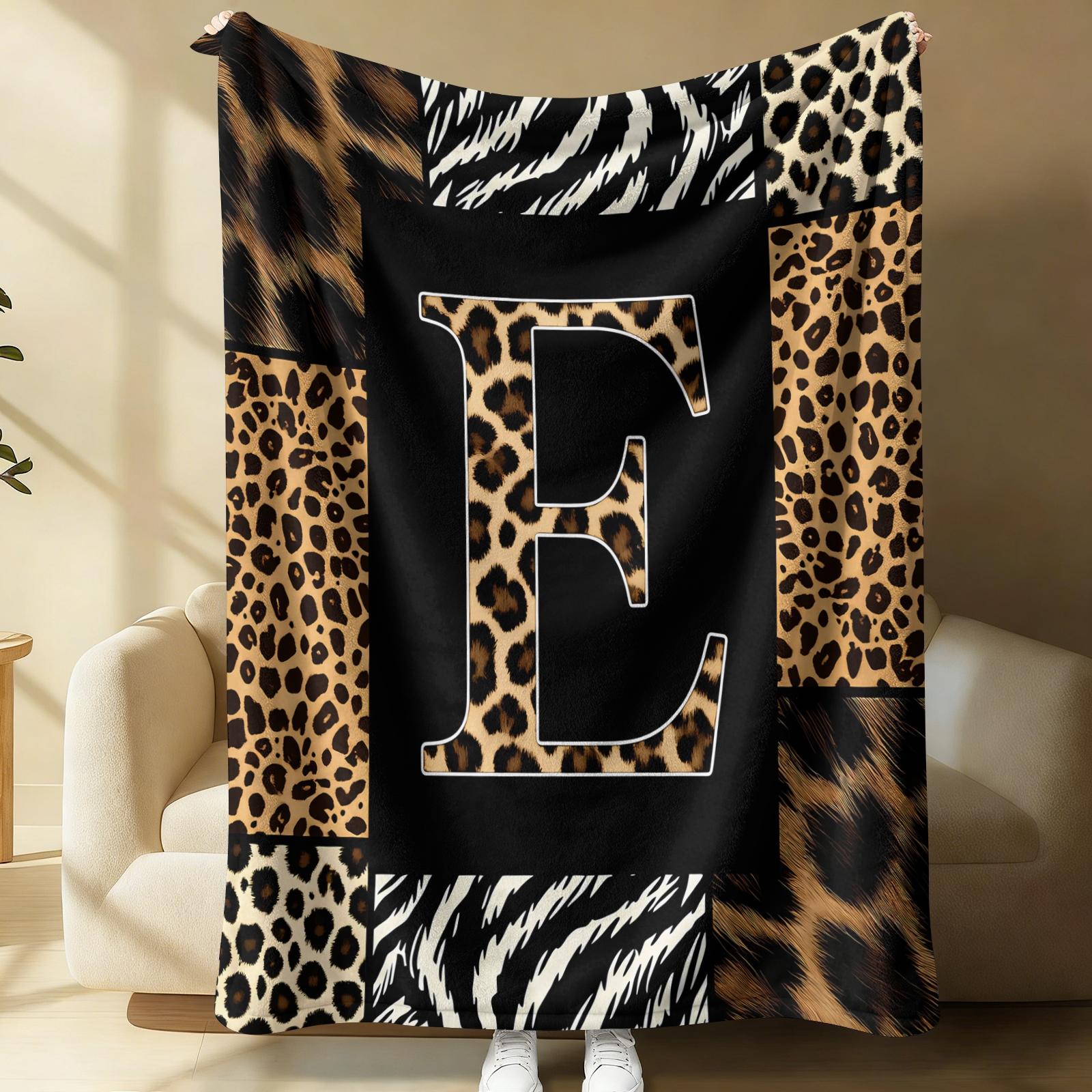 26 Letters Leopard Print Flannel Blanket, Soft & Comfortable, Warm & Breathable, Perfect for Couch Bed Recliner, Stylish Alphabet Printed Flannel Throw, Suitable for Bedroom Living Room Dorm, All-Season Cozy Gift Blanket