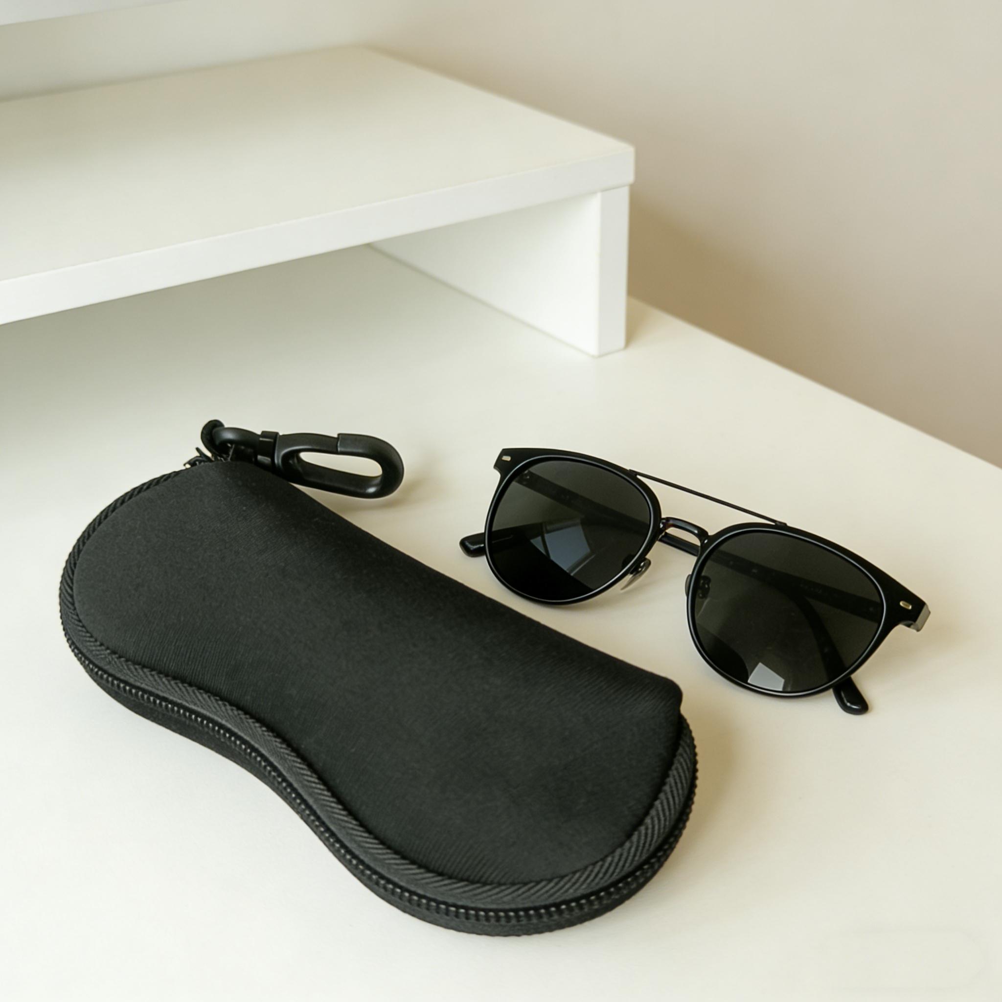 Portable Eyeglass Case, Waterproof Anti-Drop Zipper Closure, Travel and Outdoor Sports Use, Sporty Style, Universal Fit, Plain Pattern, Glasses Holder