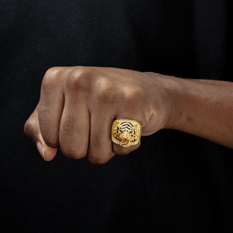 【#R397 】UCCIYO 18K Gold-Plated Tiger Ring with Lab-Grown Moissanite S925 Sterling Silver Synthetic Moissanite Ring for Women Men Hip Hop Jewelry Gift