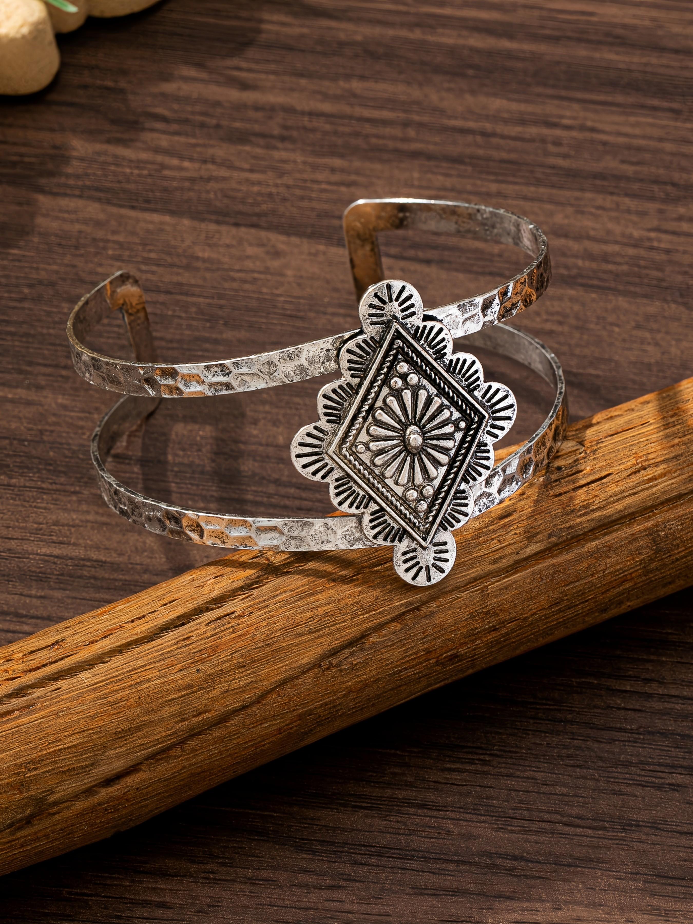 Vintage Silver Color Southwest Cuff Bracelet, Boho Geometric Flower Hammered Open Bangle, Western Tribal Jewelry for Women, Adjustable 6cm