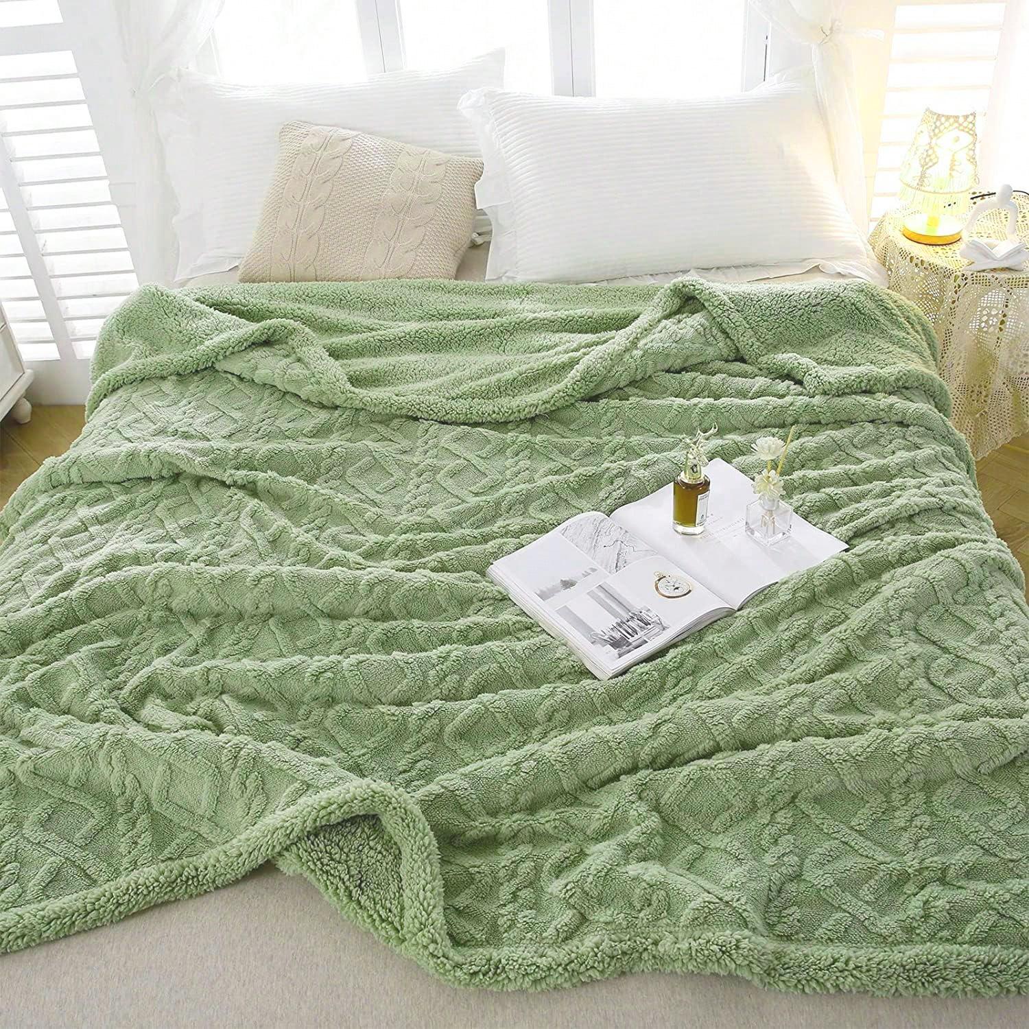 Ultra Soft Plush Cashmere Sofa Blanket, New Decorative Solid Lightweight Flannel, Comfortable Warm Microfiber Woolen Blanket