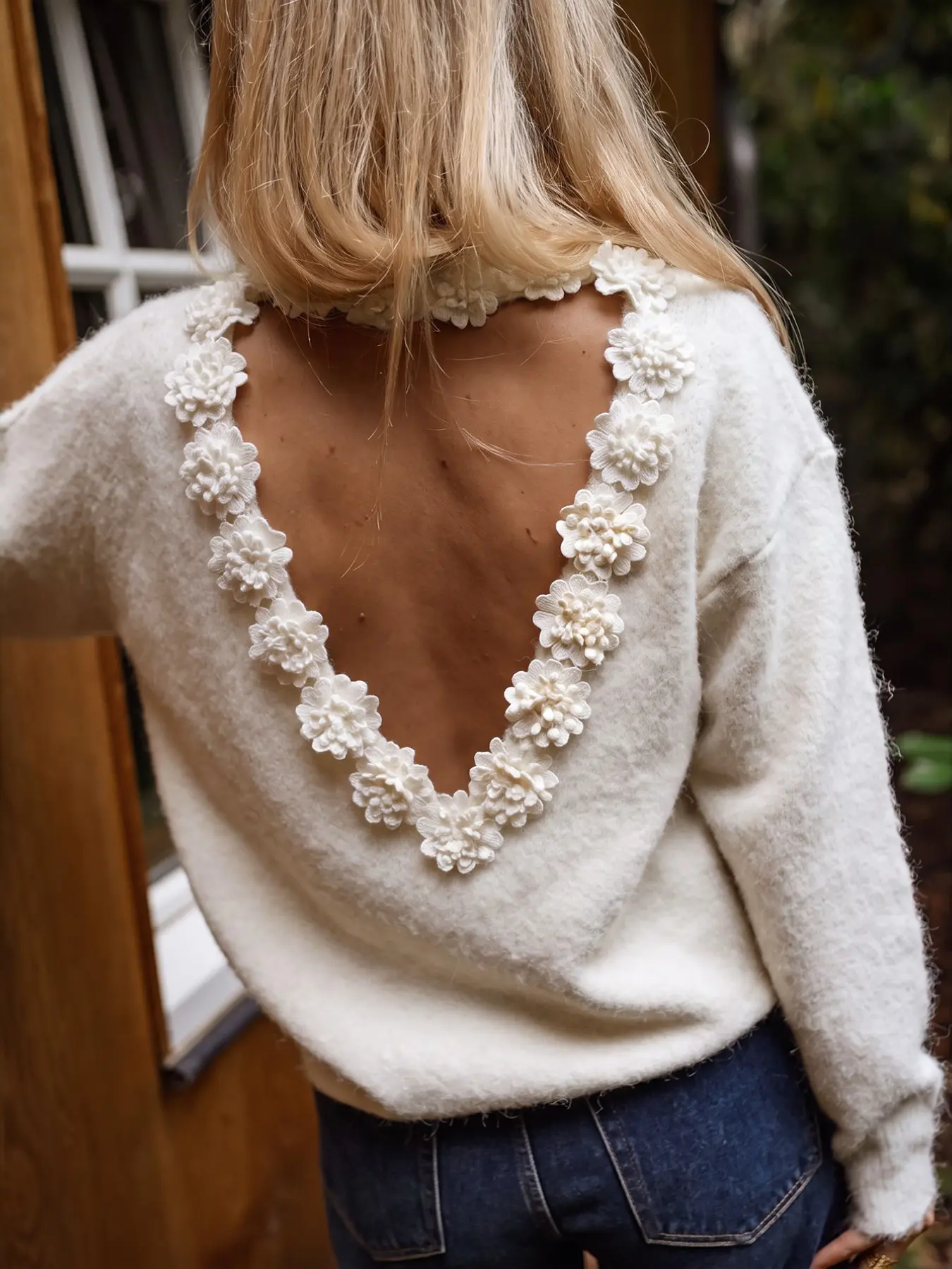 Autumn New Fashion 3D Flower Backless Women's Knitted Sweater, Simple Round Neck Loose Long Sleeve Knit Top, Stylish Casual Wear