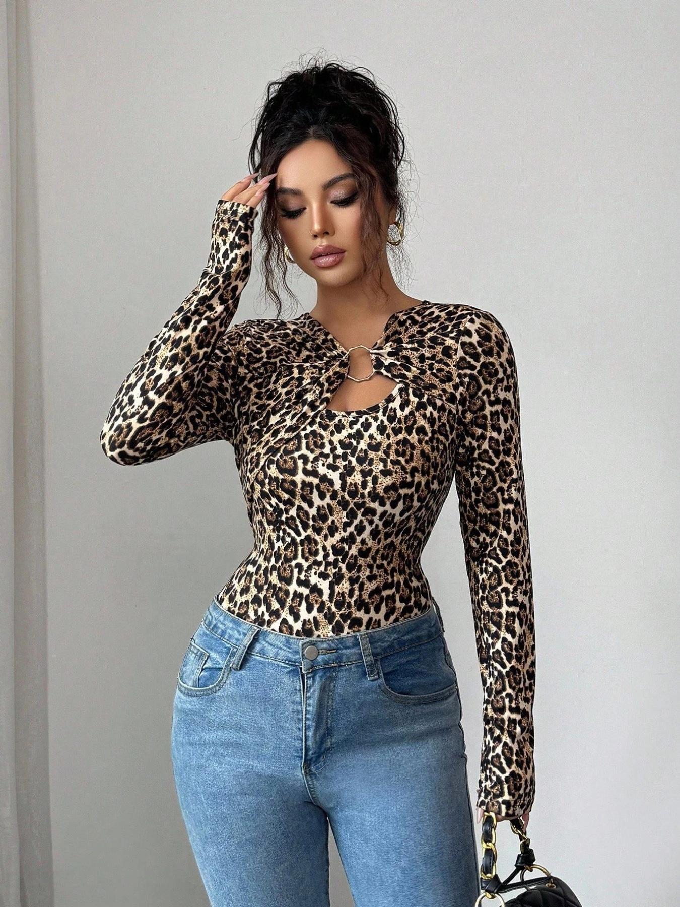 Women's Asymmetric Hollow Metal Buckle Decor Long Sleeve T-Shirt，Leopard print top，Spring/Autumn Casual