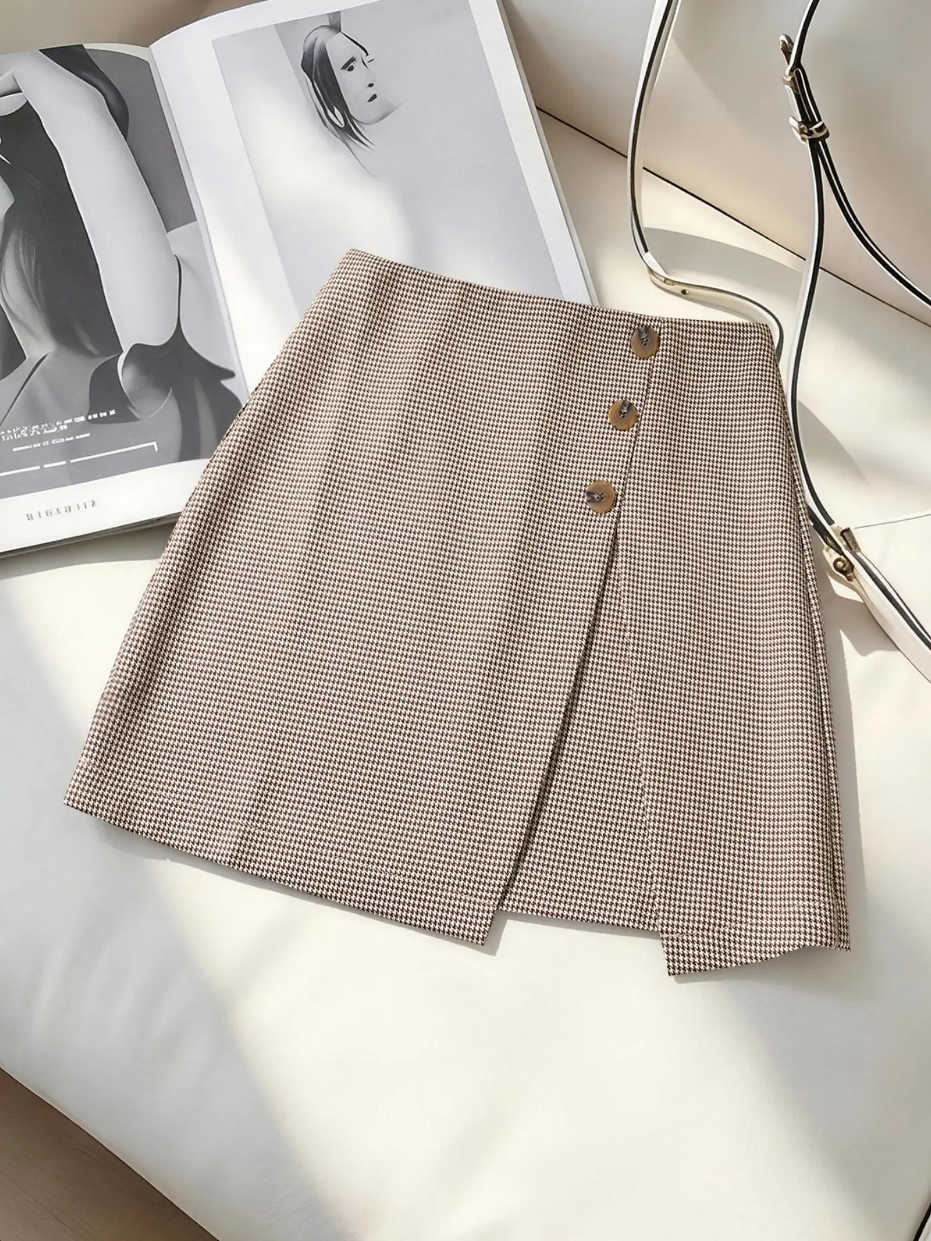 Elegant A-Line High Waist Houndstooth Plaid Skirt for Women, Spring & Fall Fashion, Fall Aesthetic Skirt, Front Slit Design with Resin Buckle, Simple, Stylish and Chic Half-Length Skirt