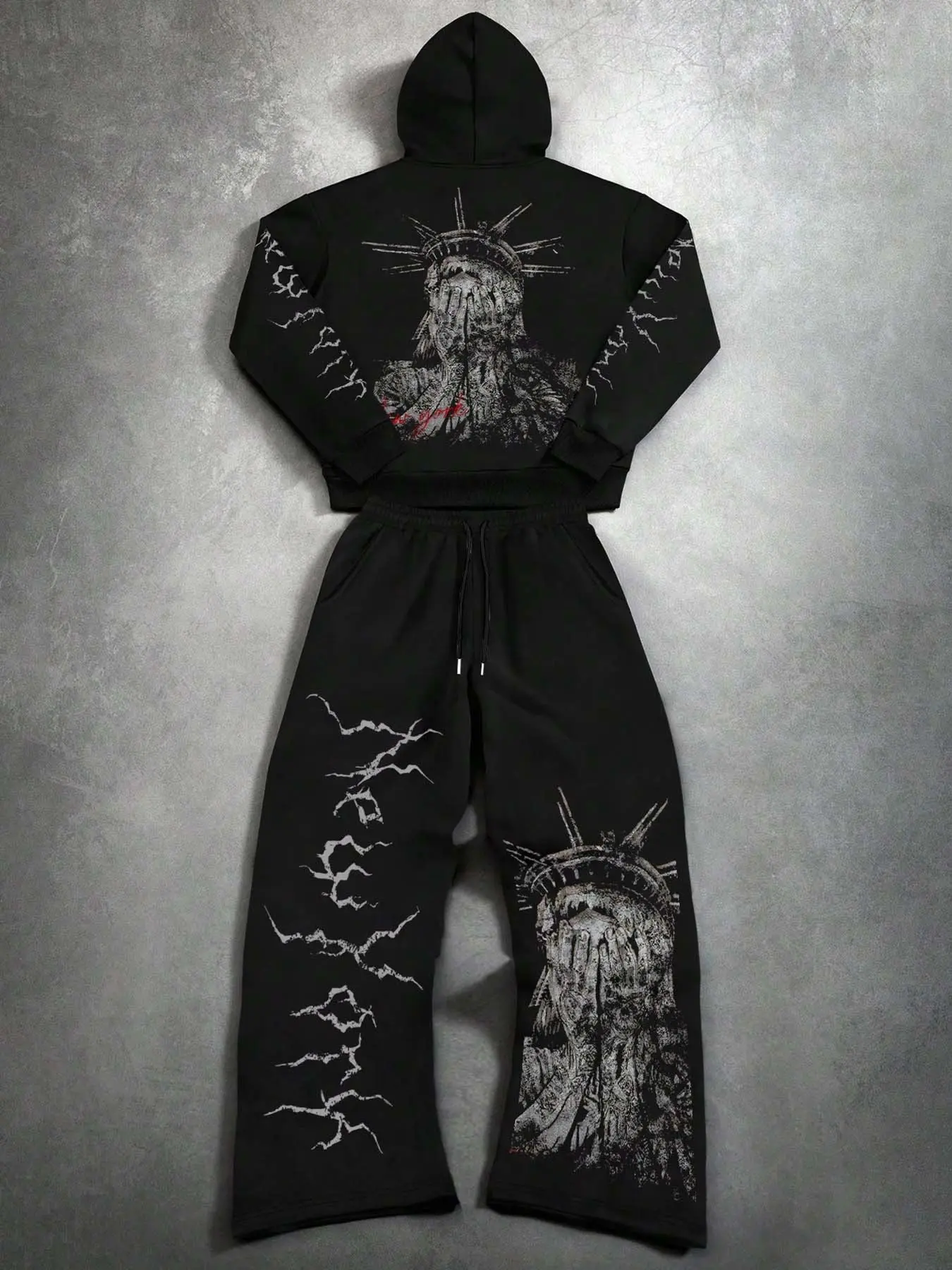 Retro Statue of Liberty patterned tracksuit, soft and comfortable casual two-piece set. Perfect for street photography, hanging out, skateboarding, and everyday outings. Dark gothic street style.