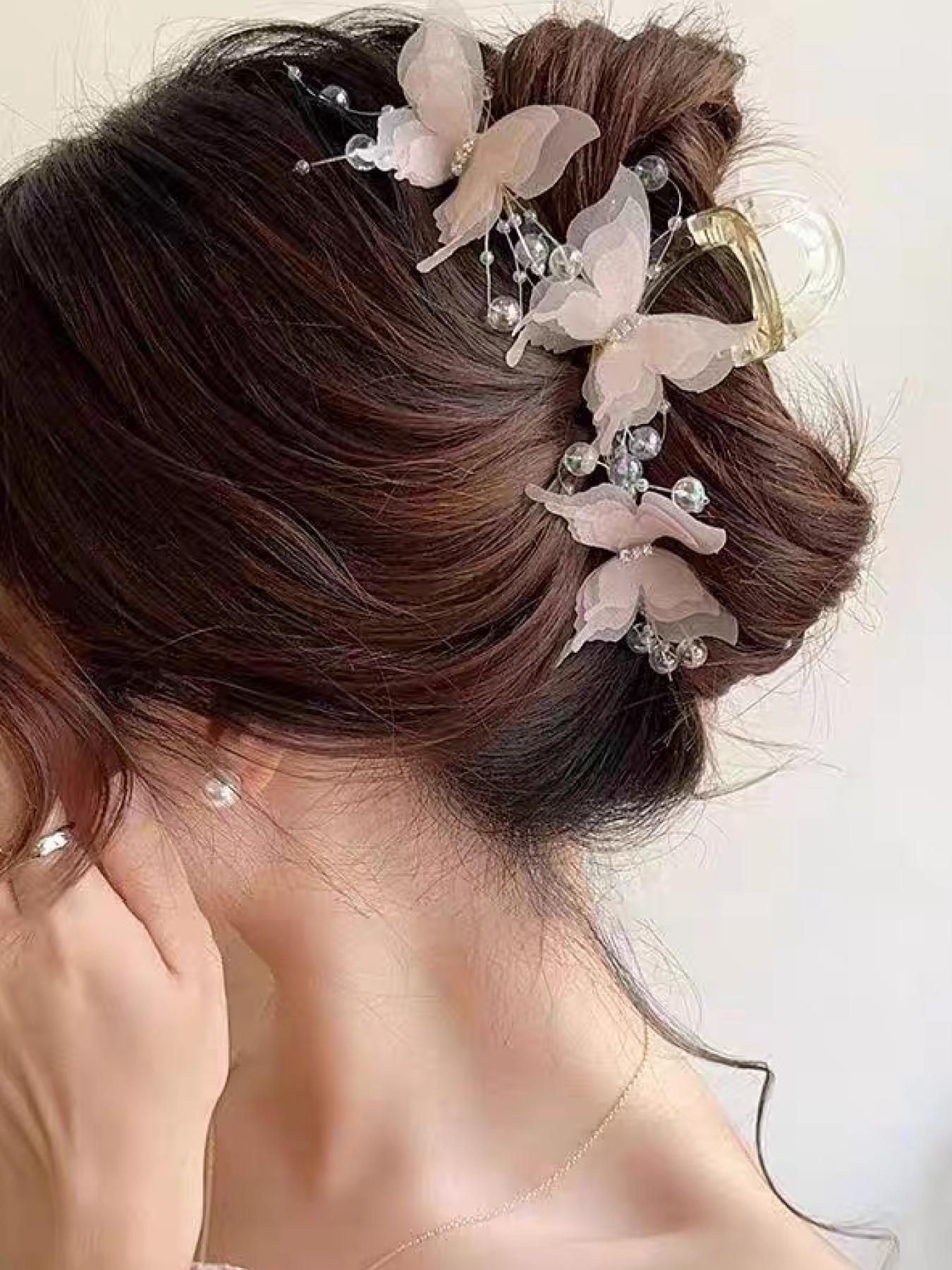 A fashionable and elegant butterfly pattern hair claw headband, suitable for daily wear, vacation and dating occasions, and also a surprising and exquisite small gift.