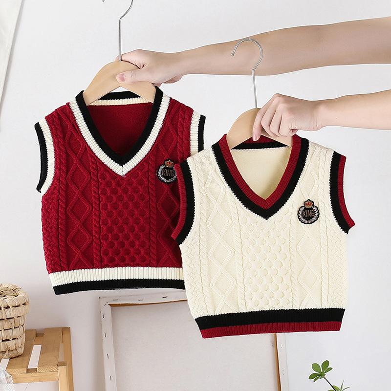 Spring and Autumn Infant V-Knitted Vest, Simple Woolen Waistcoat Boys and Girls, Versatile Outerwear, Soft and Skin-friendly, Stylish Daily Outings, Children's Layered Sweater Vest
