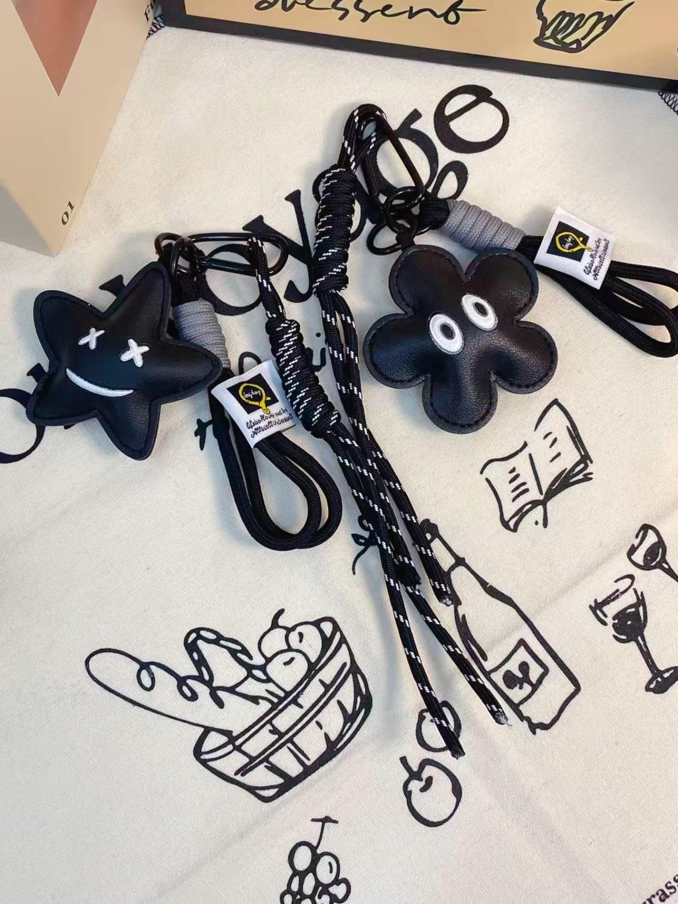 1 PCS Stylish Star & Flower Keychain | Artificial Leather Star & Flower Pendant | Bag Accessory | Suitable for Bag Pendants, Key Pendants | A Perfect Gift for Friends and Lovers | Valentine's Day Gift