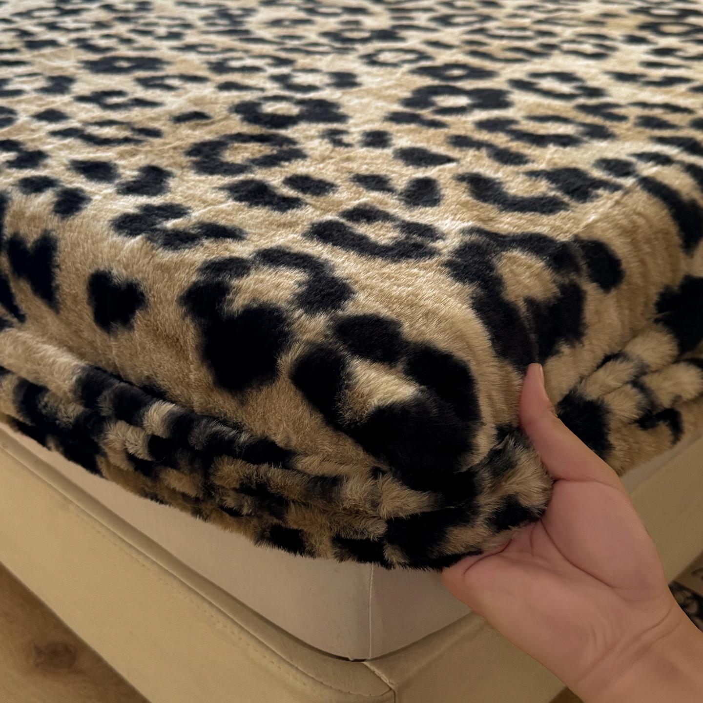 Faux Rabbit Fur Leopard, Tiger & Butterfly Print Fitted Sheet 3-Piece Set – Luxurious, Soft & Warm Solid Color Bedding, Premium Set (Includes 1 Fitted Sheet + 1/2 Pillowcases), All-Season, Perfect for Bedroom, Dorm, Sofa, Cozy Christmas Gift