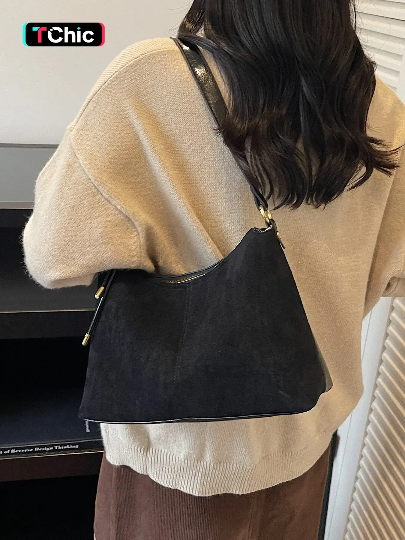 Vintage suede patchwork underarm bag for women; minimalist crescent baguette bag; metal chain accessory; adjustable shoulder strap; commuting shoulder and crossbody dual-use