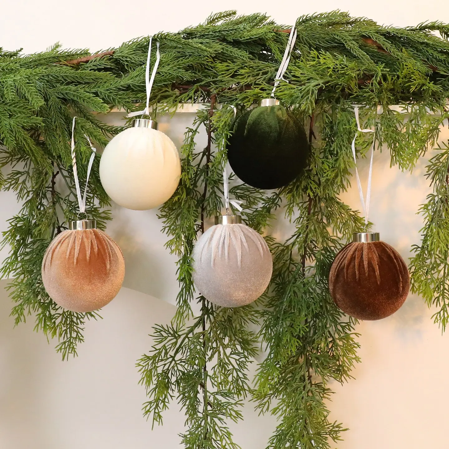 6cm or 8cm Velvet Christmas Balls, 15pcs Holiday Decorations, Festive Ornament Set, Perfect for Tree Decoration, Elegant Gift Idea