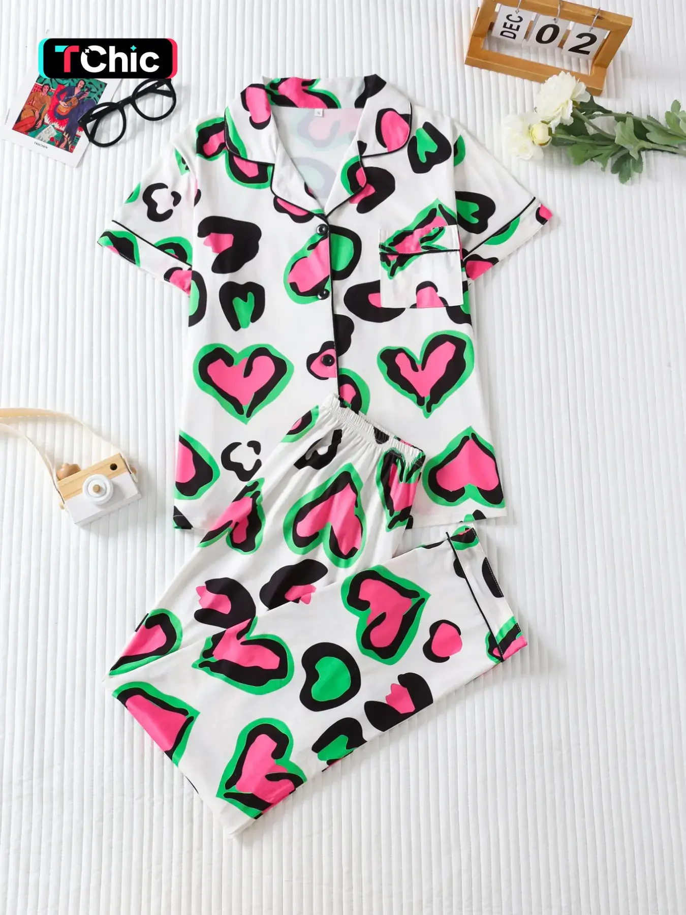 Women's 2-Piece Pajama Set Loungewear, Nightwear, Loose Fit Sleepwear, Pjs, Homewear, Lady, Womenswear, Heart Pattern All over Print, Casual Fitted Top and Loose Long Pants, Comfortable Home Wear, Pajamas Lounge Set