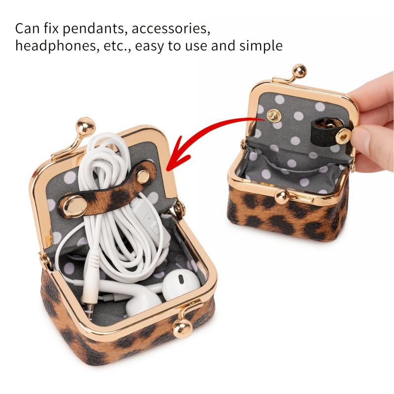Portable retro-style coin purse with clasp, mini travel ring box, travel jewelry box, women's cosmetic storage box, suitable for storing earrings, rings, necklaces, and bracelets