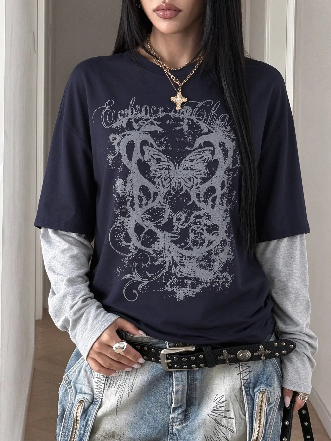 Oversized Y2K Goth Grunge Butterfly Vintage Distressed Fake Two Piece Long Sleeve Graphic T-Shirt, Alt E-girl Punk Emo 2000s Aesthetic Streetwear, Casual Daily Going Out Dark Gothic Layered Look Retro Faded Print Loose Fit Top For Women