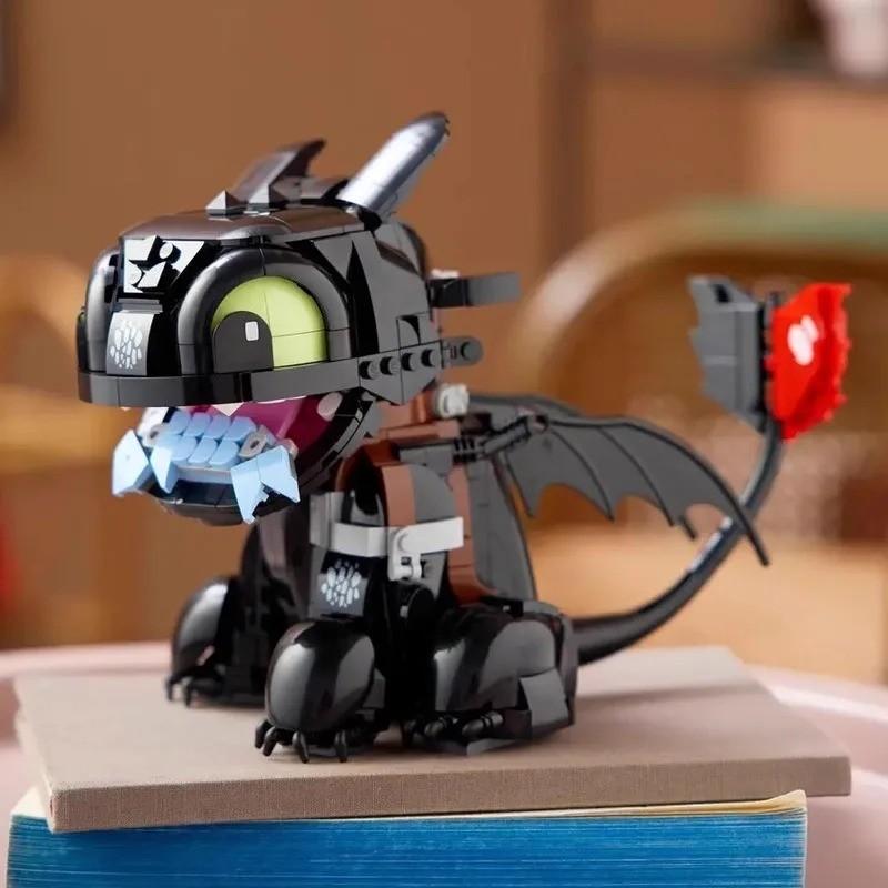784PCS Classic Anime Movie Series Cute Dragon Pet Animal Series Building Blocks DIY Assembly Model Bricks Home Decoration Toys Suitable for Children's Birthday and Christmas Gifts Comes with Paper