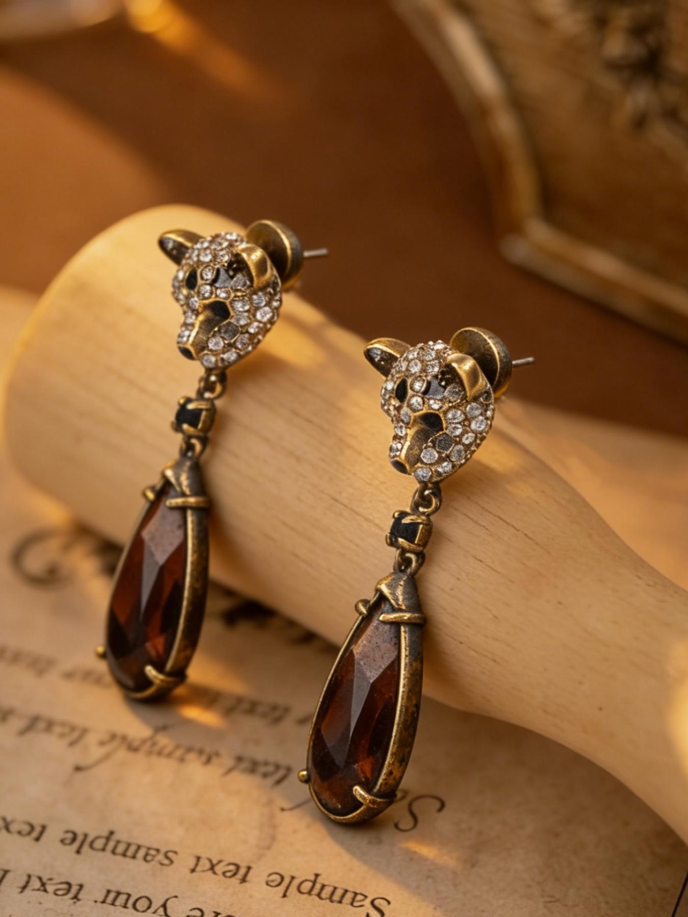 1 pair of vintage elegant amber drip earrings, suitable for daily wear, vacation dates, and other occasions, and also a surprising and exquisite small gift.