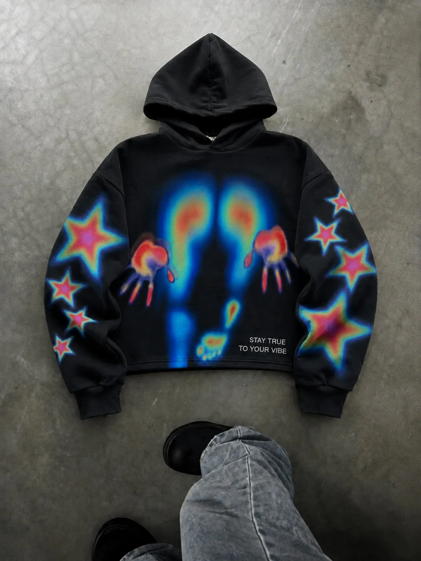 Men's Black Cropped Pullover Hoodie, Thermal Aura Handprint Footprint Neon Star & Slogan Graphic Print Long Sleeve Sweatshirt, Loose Drop Shoulder Y2K Aesthetic Streetwear Tops, Trendy Art Printed Hoodies for Daily Outing Party Dating Shopping Vacation St