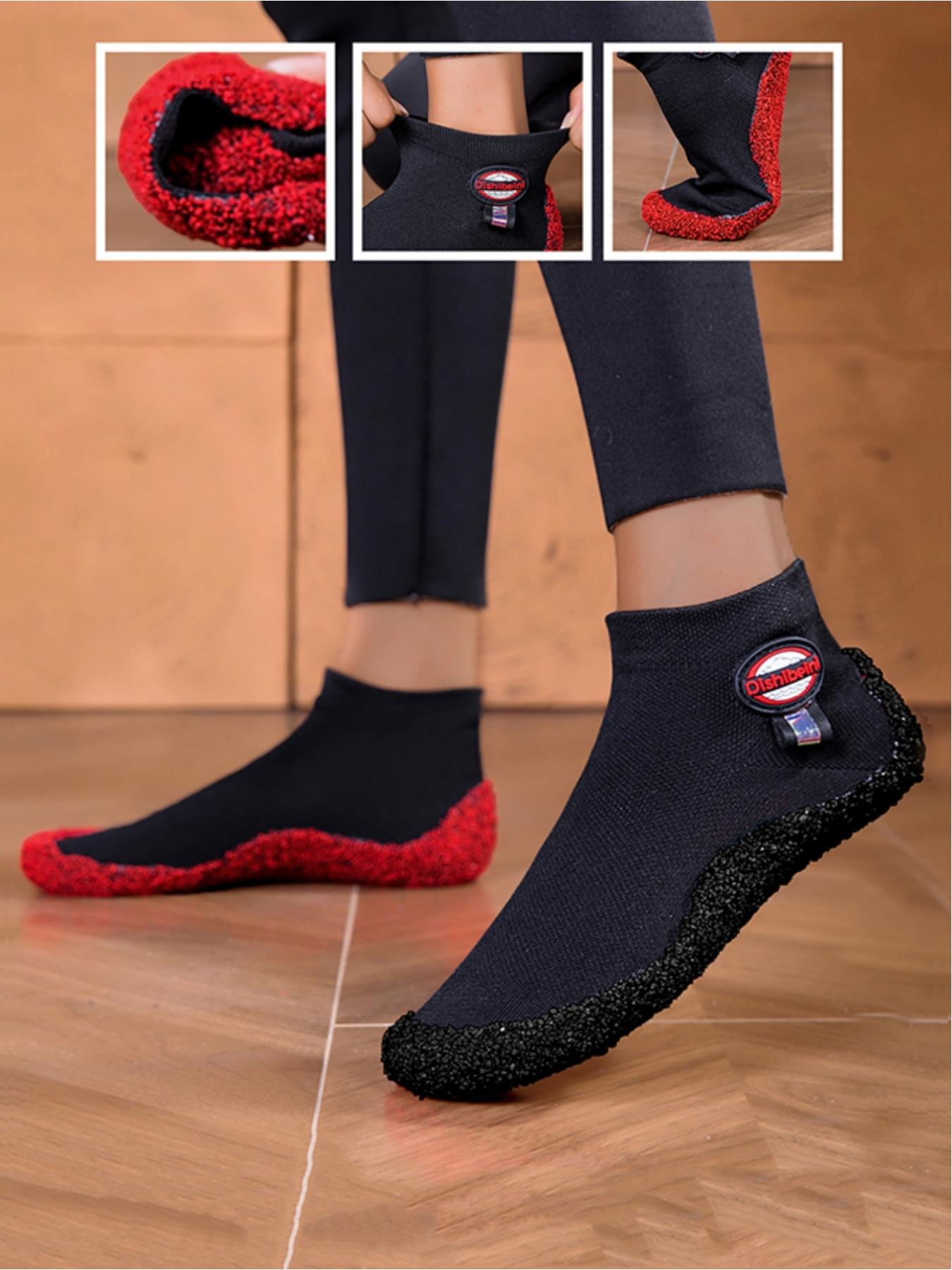 Ladies wear fitness yoga barefoot shoes, with widened toe caps that soft wrap around the foot shape and warm and comfortable lining. They are suitable for indoor home yoga casual wear, fitness training, swimming yoga and other sports scenes