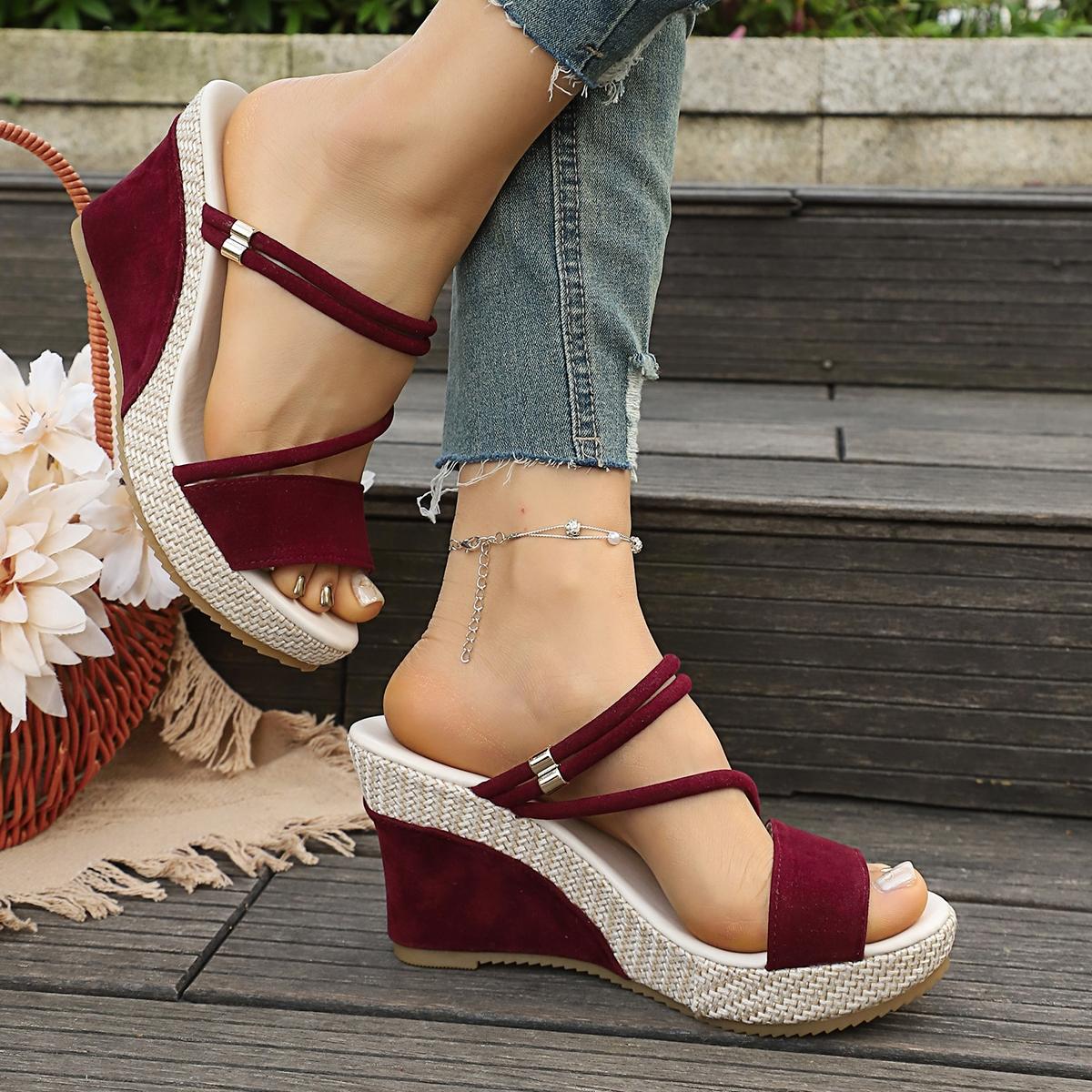 The insulated slope sandals and casual Flatform sandals feature a waterproof platform and a hemp rope-woven sole. Perfect for petite sisters!