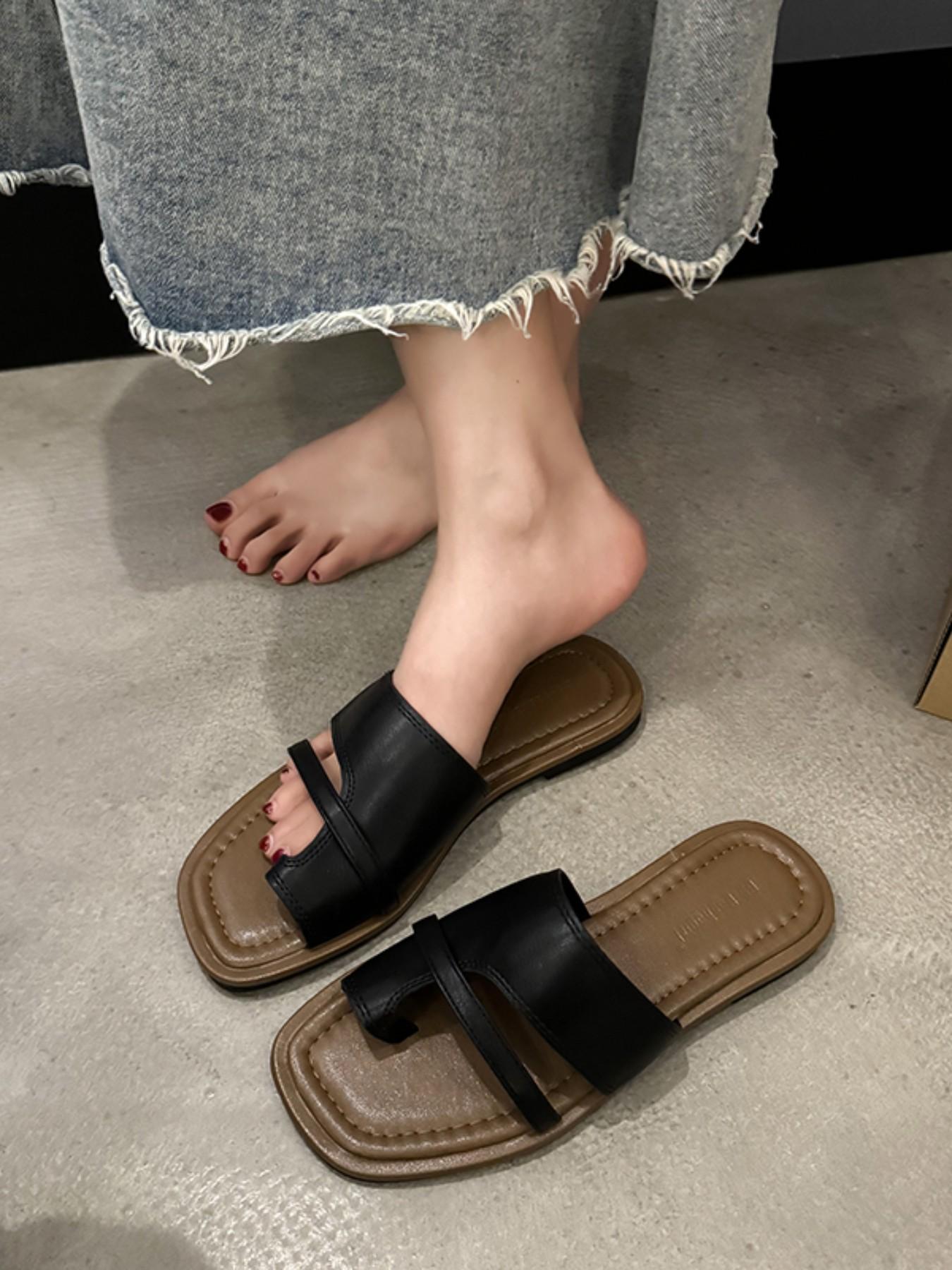 2026 Summer New Dual Strap Square Toe Sandals for Women, Outdoor Wear, Flat Sole, Slip-On Cool Slippers, Fashionable Footwear